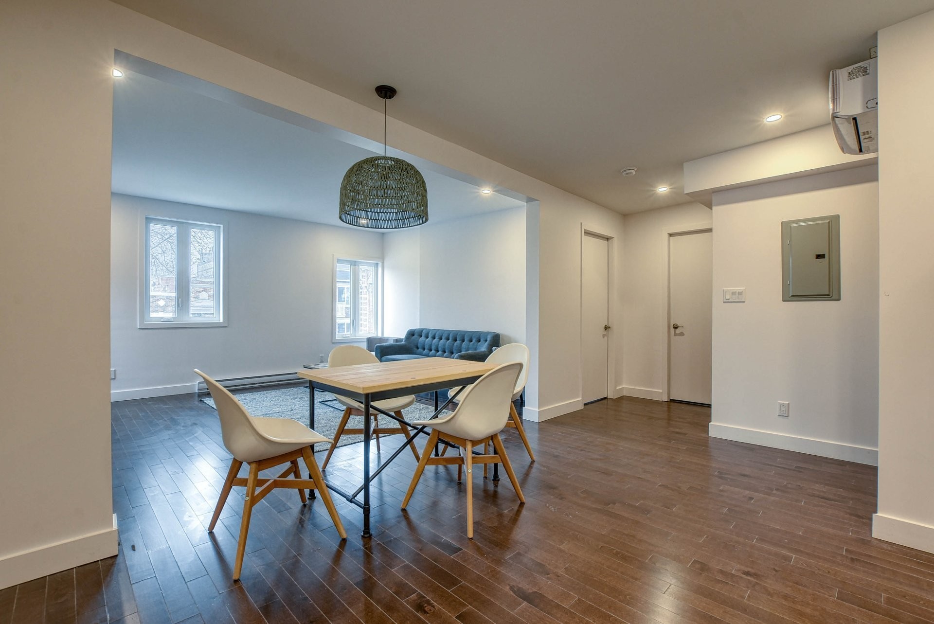









2101

 - 2105


Rue Everett

,
Montréal (Villeray/Saint-Michel/Parc-Extension),




QC
H2E1P6

