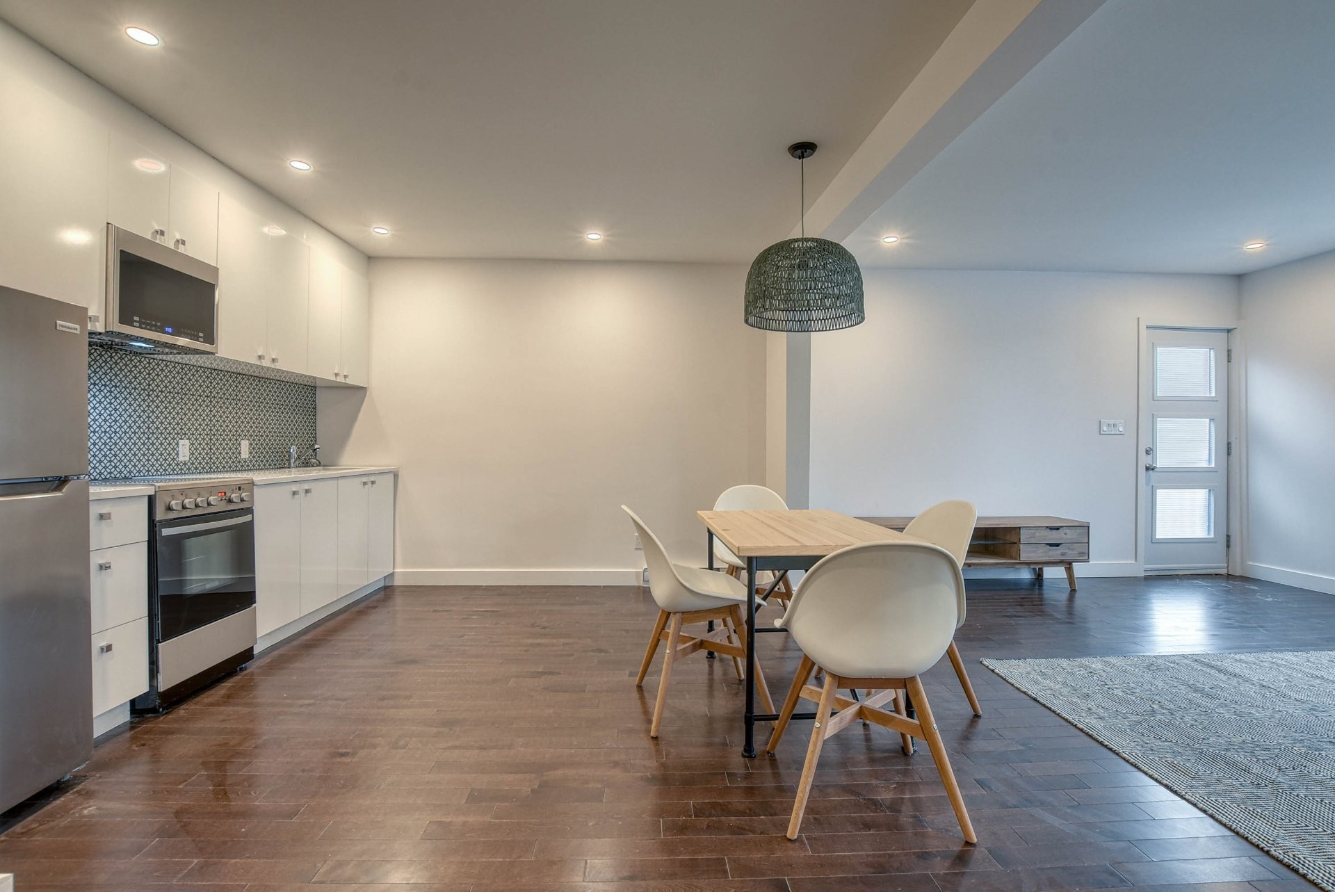 









2101

 - 2105


Rue Everett

,
Montréal (Villeray/Saint-Michel/Parc-Extension),




QC
H2E1P6


