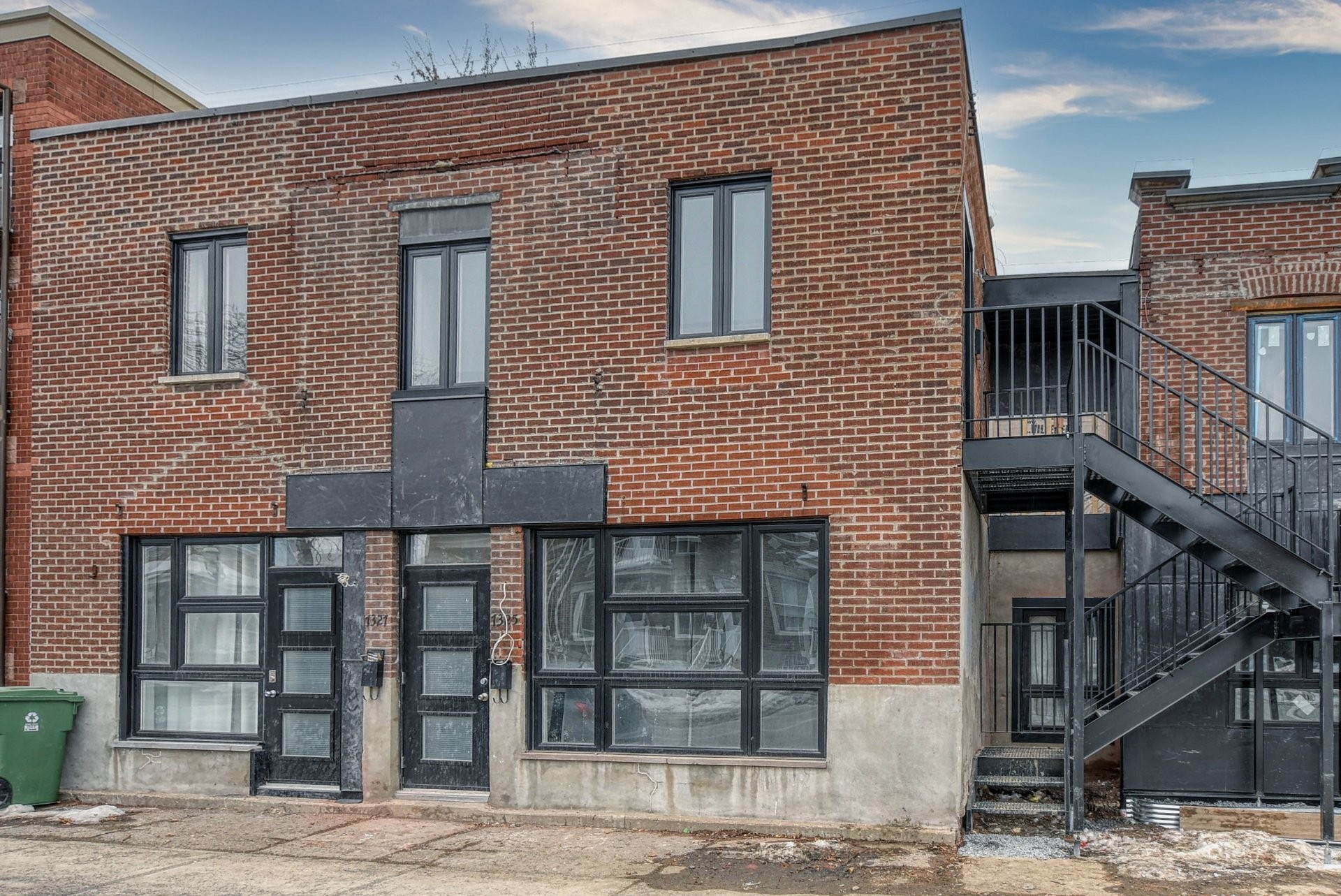









2101

 - 2105


Rue Everett

,
Montréal (Villeray/Saint-Michel/Parc-Extension),




QC
H2E1P6

