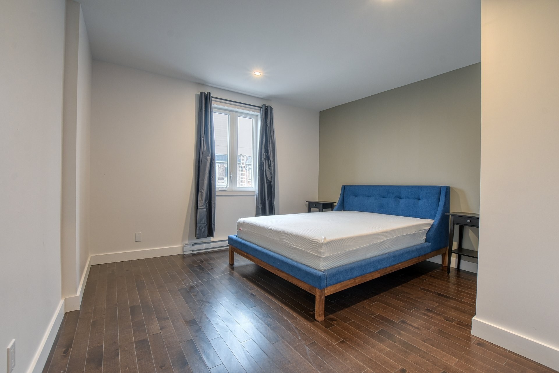 









2101

 - 2105


Rue Everett

,
Montréal (Villeray/Saint-Michel/Parc-Extension),




QC
H2E1P6

