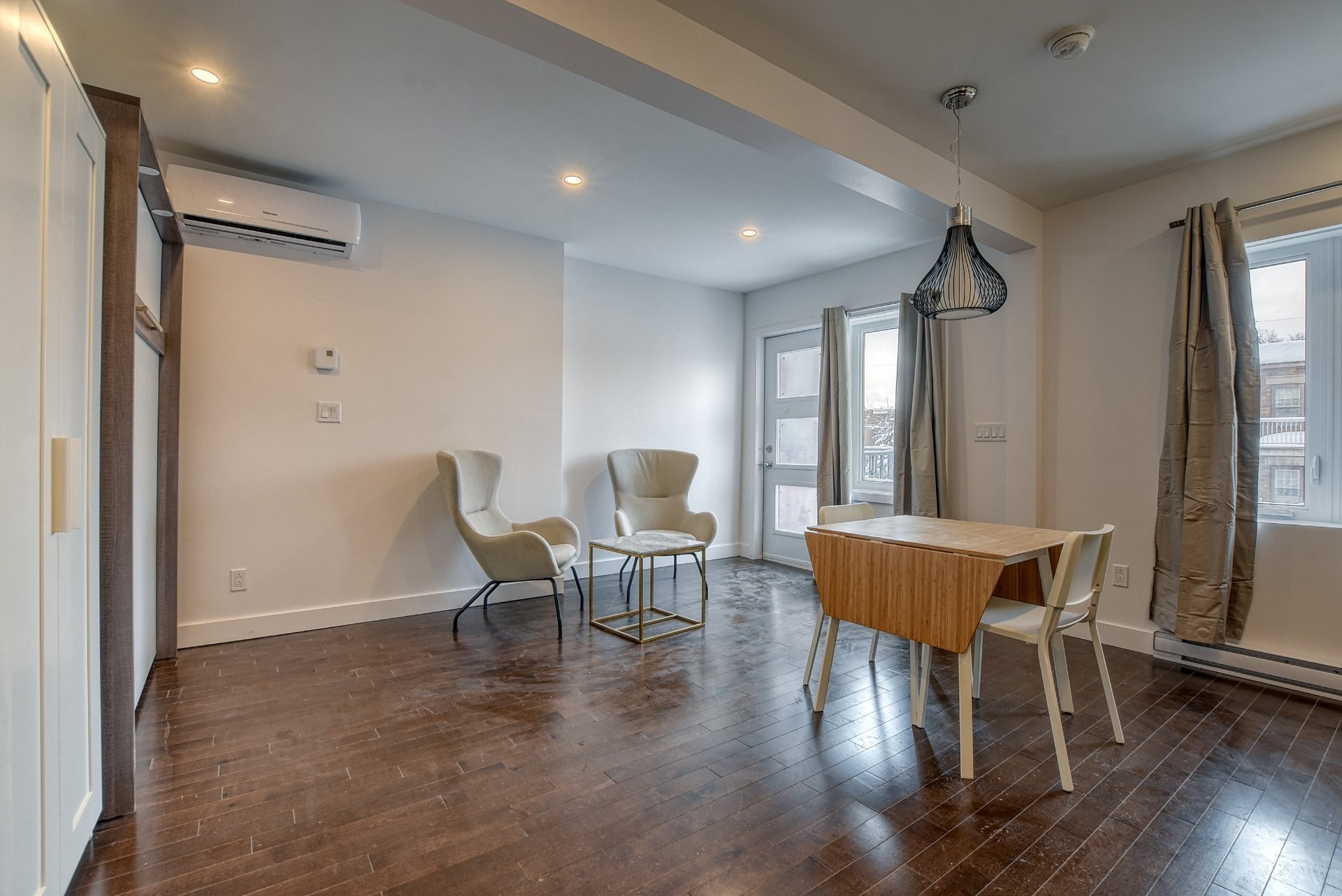 









2101

 - 2105


Rue Everett

,
Montréal (Villeray/Saint-Michel/Parc-Extension),




QC
H2E1P6

