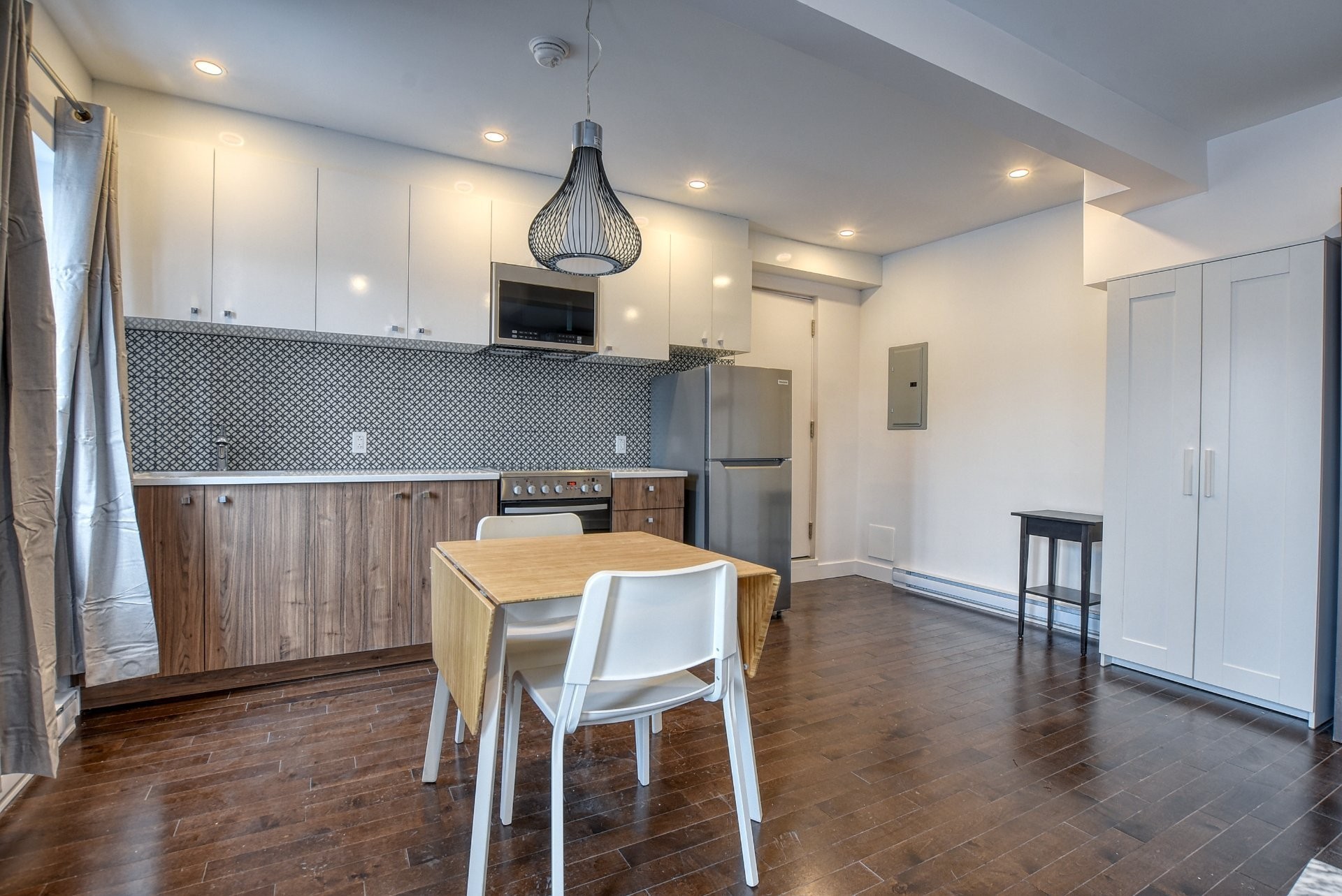 









2101

 - 2105


Rue Everett

,
Montréal (Villeray/Saint-Michel/Parc-Extension),




QC
H2E1P6

