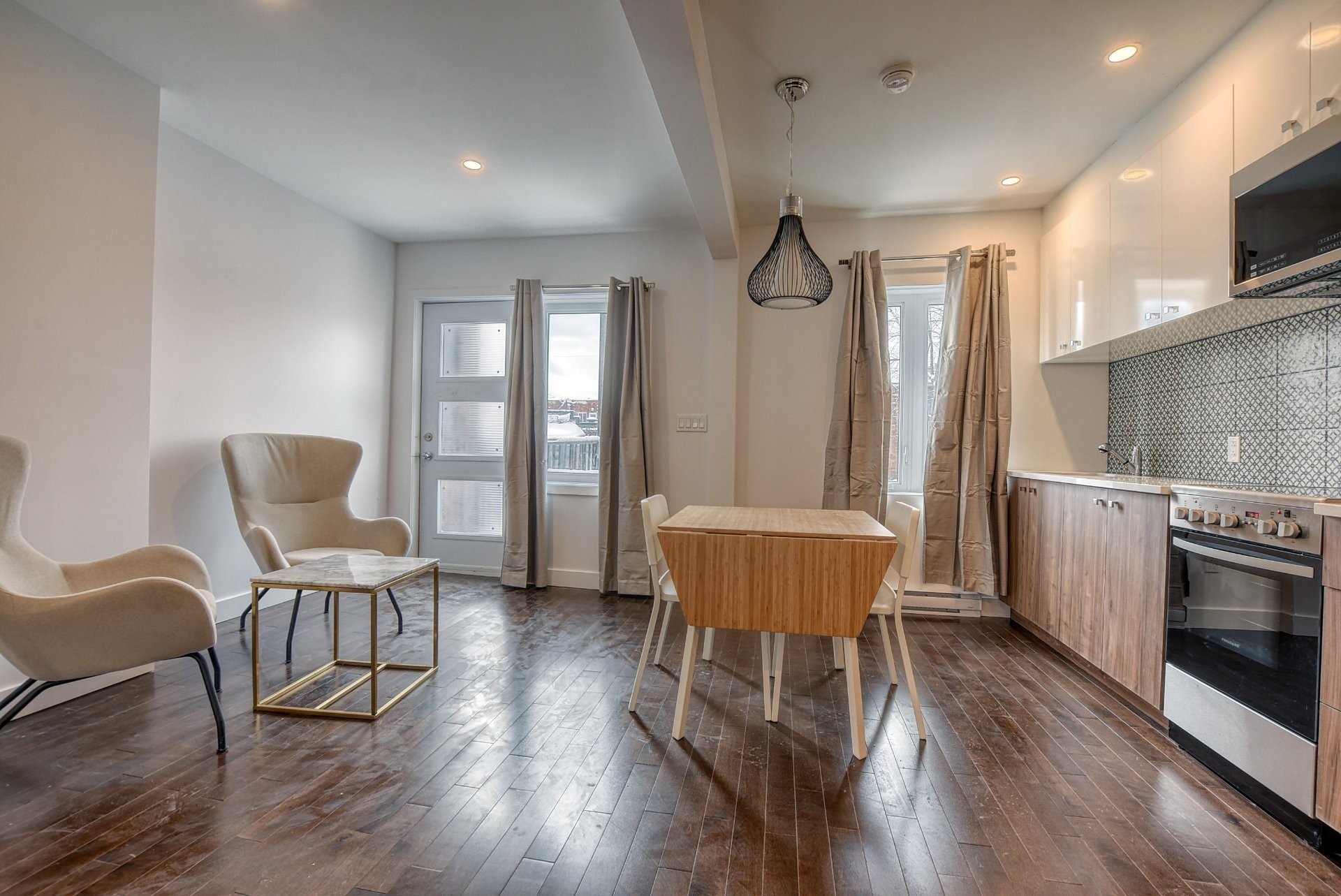 









2101

 - 2105


Rue Everett

,
Montréal (Villeray/Saint-Michel/Parc-Extension),




QC
H2E1P6

