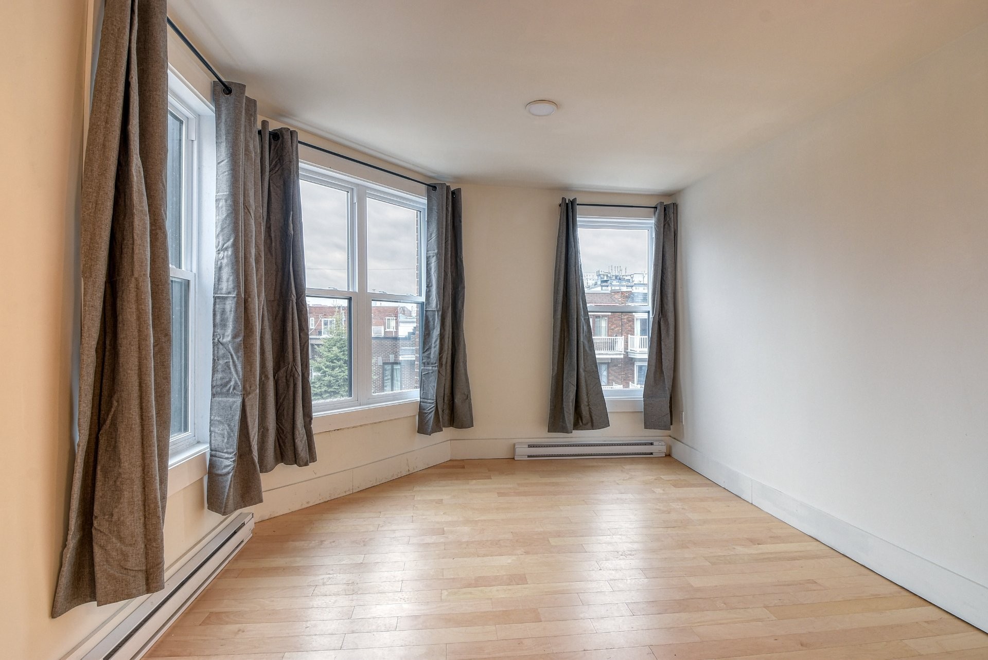 









2101

 - 2105


Rue Everett

,
Montréal (Villeray/Saint-Michel/Parc-Extension),




QC
H2E1P6

