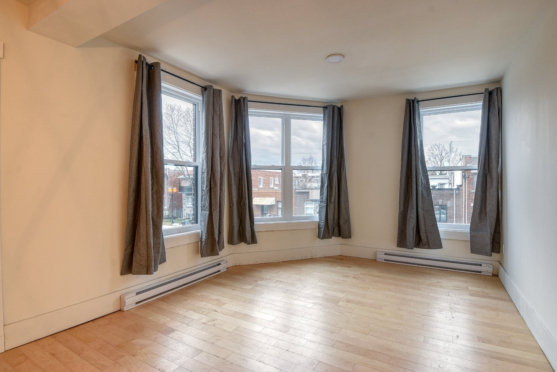 









2101

 - 2105


Rue Everett

,
Montréal (Villeray/Saint-Michel/Parc-Extension),




QC
H2E1P6

