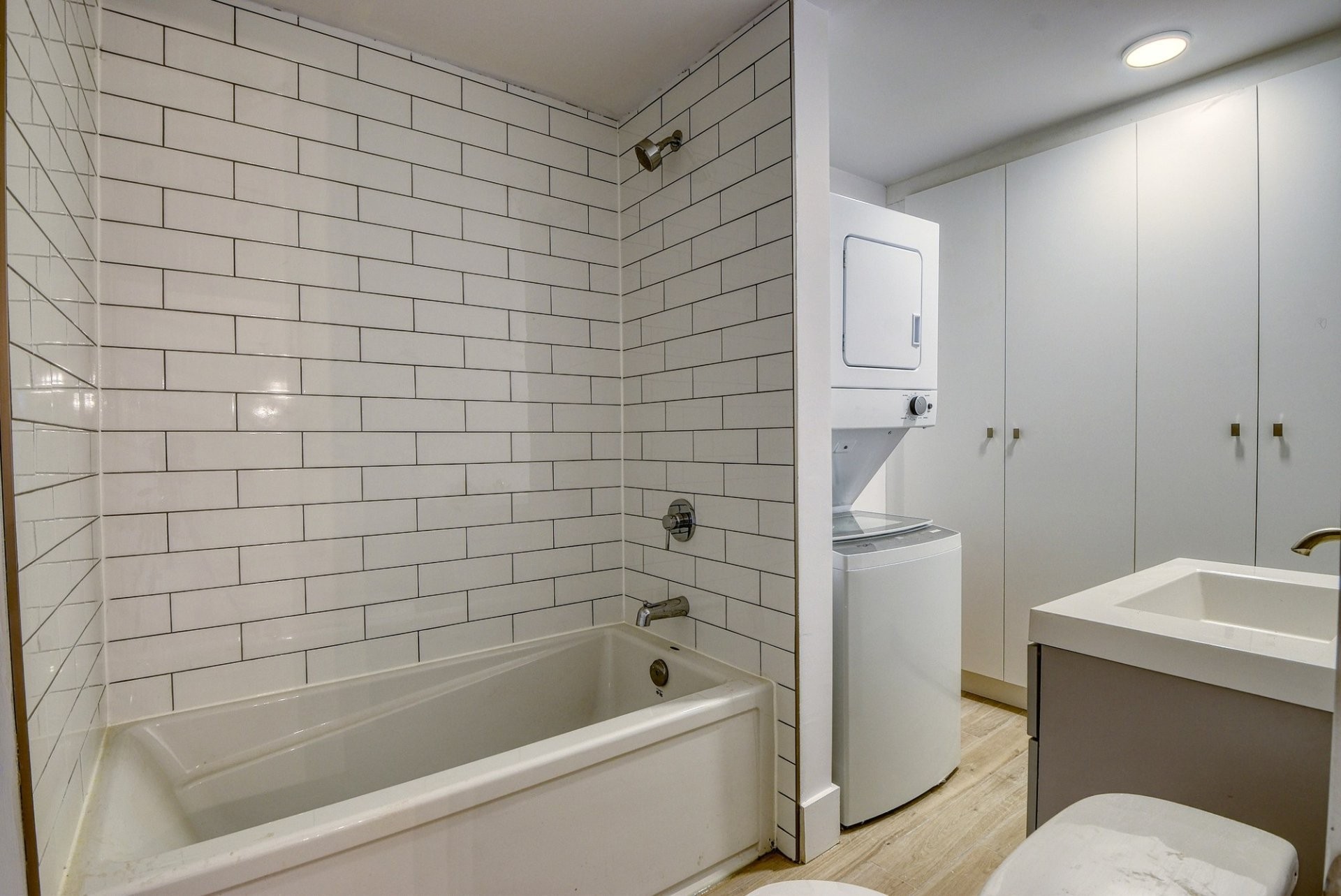 









2101

 - 2105


Rue Everett

,
Montréal (Villeray/Saint-Michel/Parc-Extension),




QC
H2E1P6

