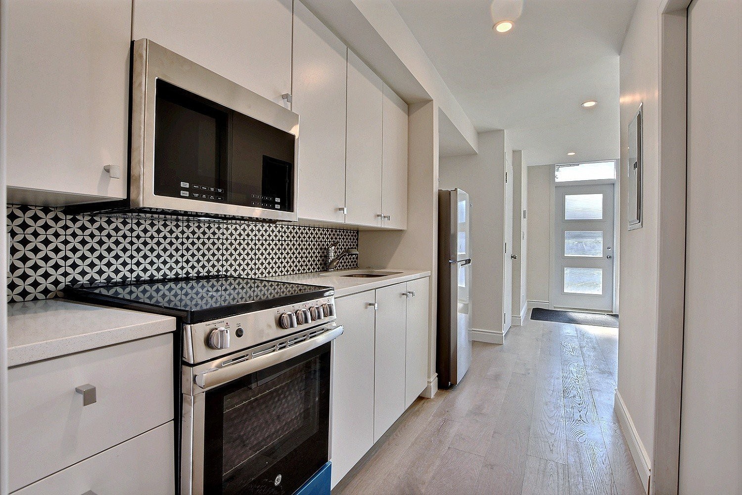 









2101

 - 2105


Rue Everett

,
Montréal (Villeray/Saint-Michel/Parc-Extension),




QC
H2E1P6

