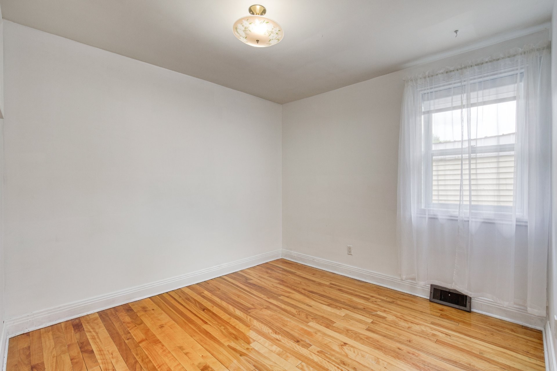 









250


Rue Montcalm

,
Saint-Jean-sur-Richelieu,




QC
J3B3N8

