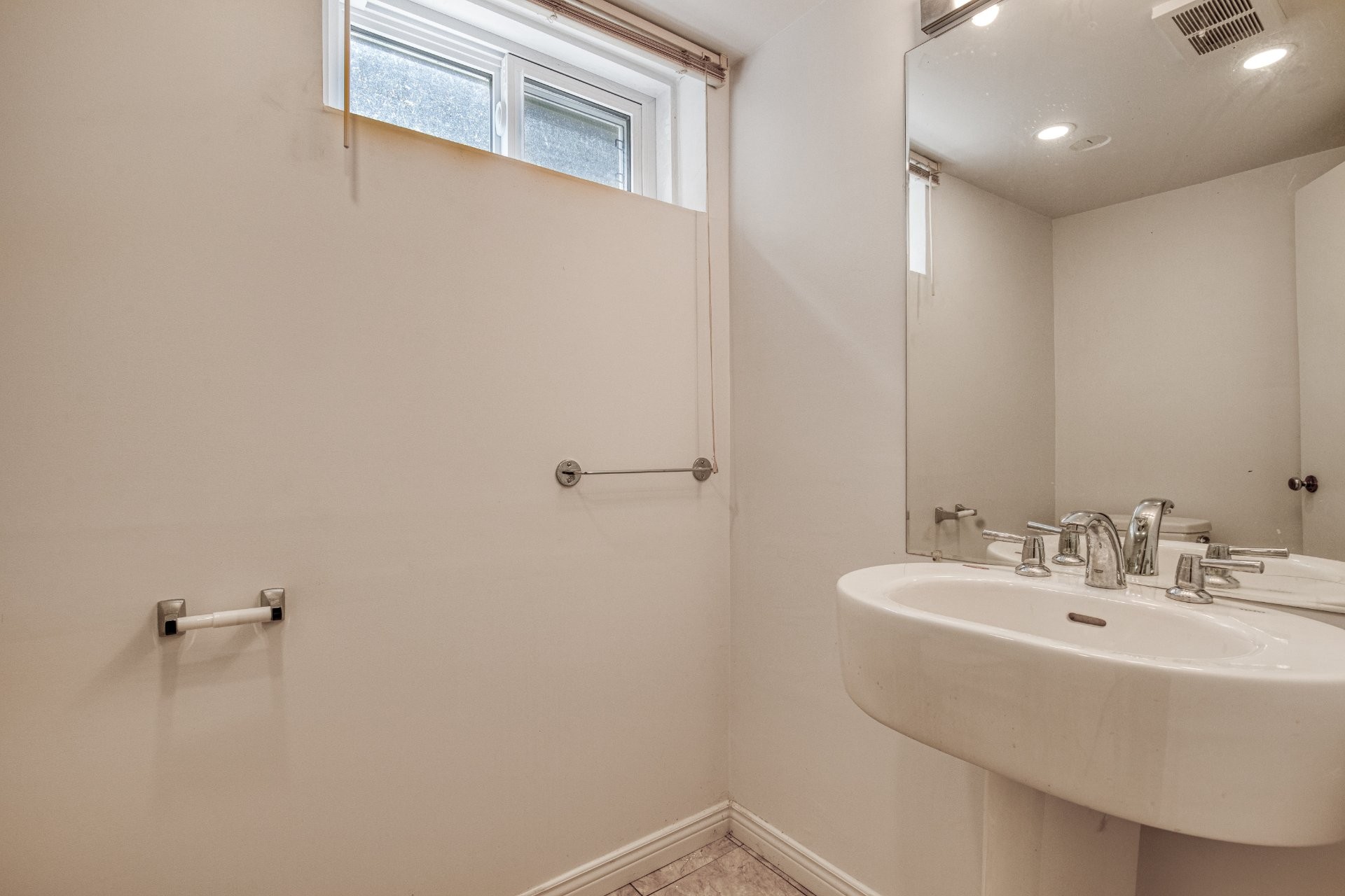 









250


Rue Montcalm

,
Saint-Jean-sur-Richelieu,




QC
J3B3N8

