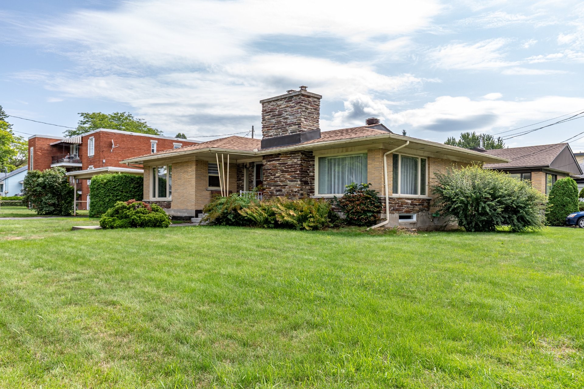 









250


Rue Montcalm

,
Saint-Jean-sur-Richelieu,




QC
J3B3N8

