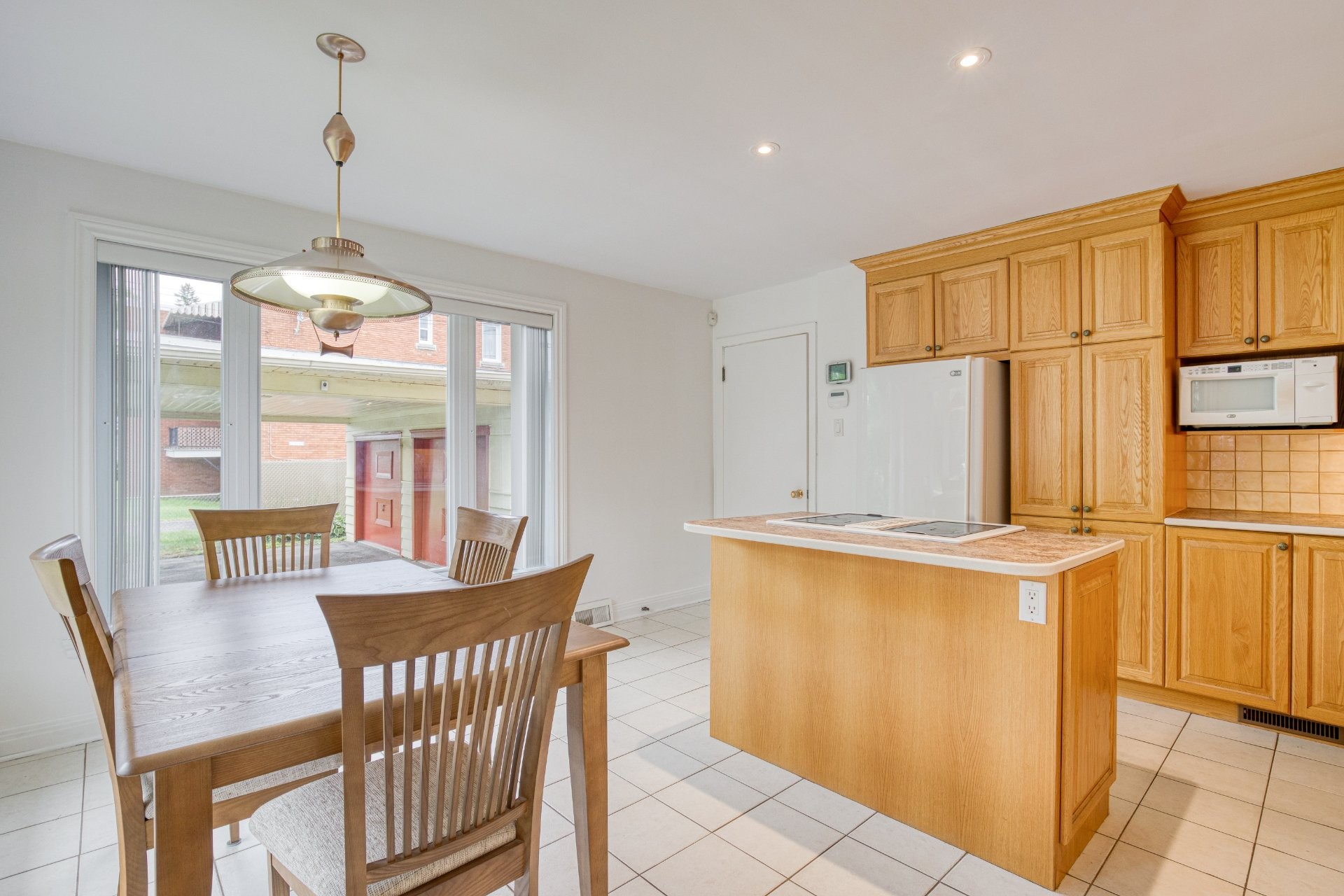 









250


Rue Montcalm

,
Saint-Jean-sur-Richelieu,




QC
J3B3N8

