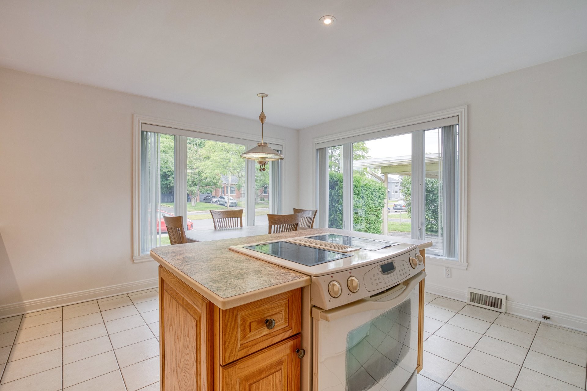 









250


Rue Montcalm

,
Saint-Jean-sur-Richelieu,




QC
J3B3N8

