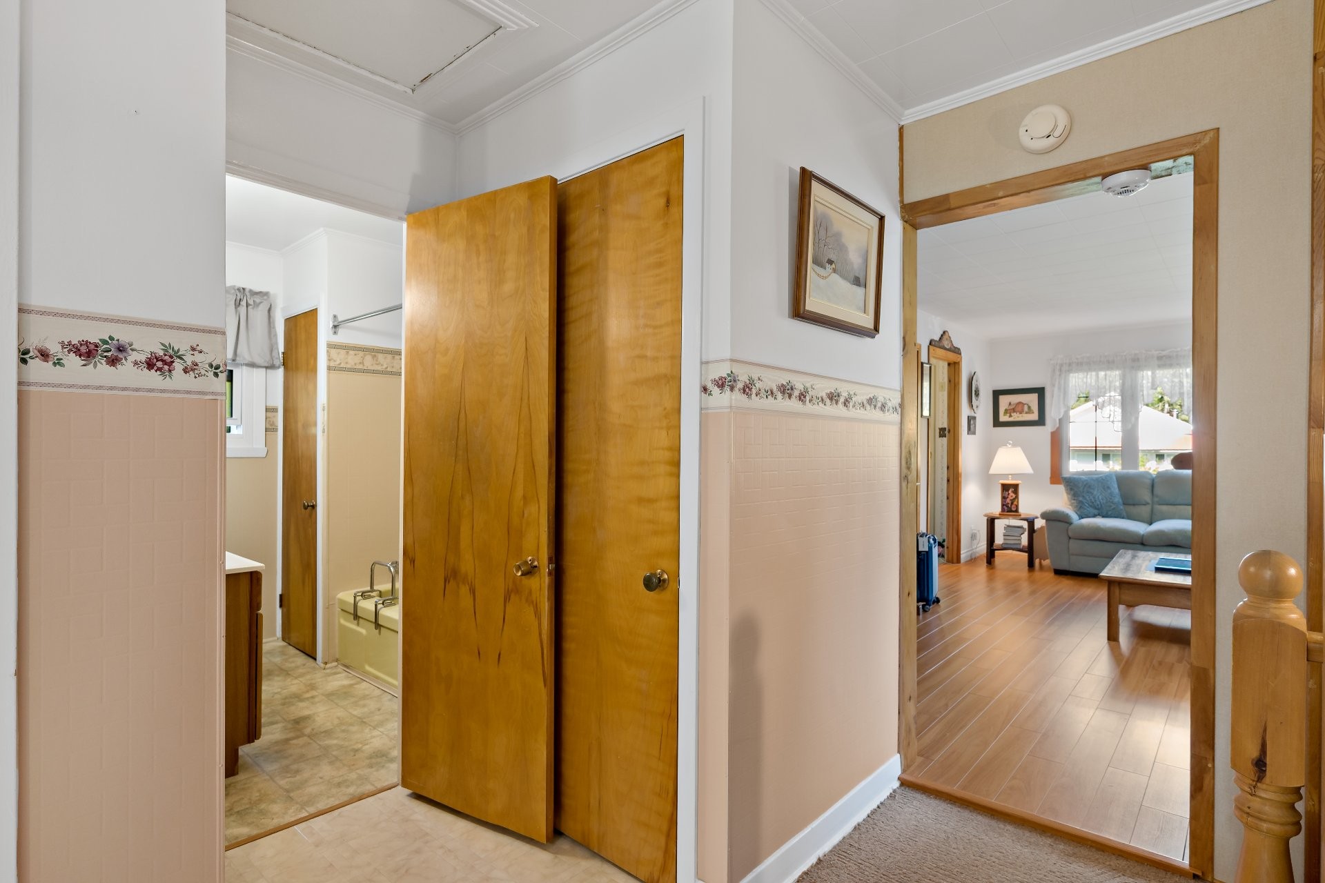 









2386


Rue St-Charles

,
Val-David,




QC
J0T2N0

