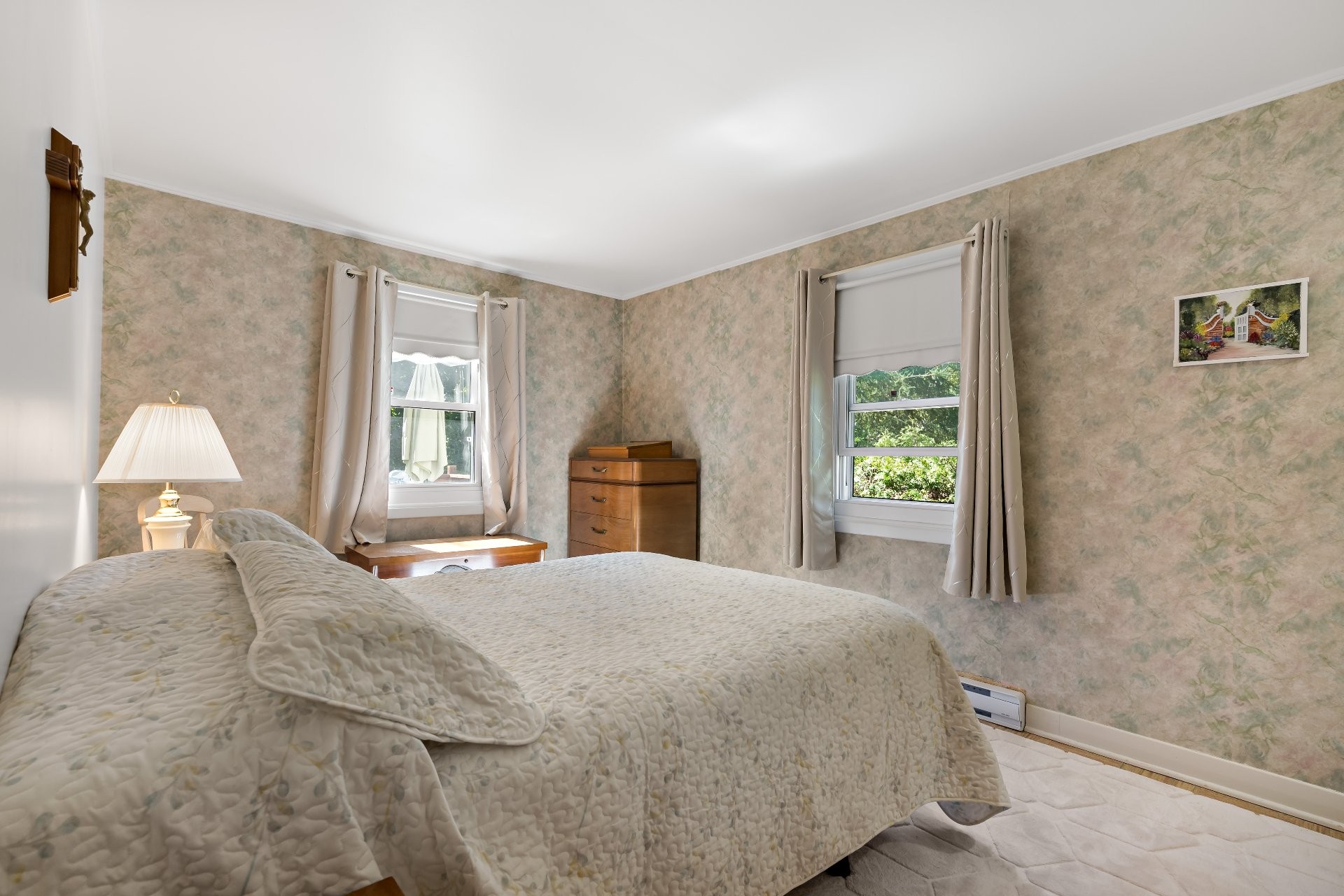 









2386


Rue St-Charles

,
Val-David,




QC
J0T2N0

