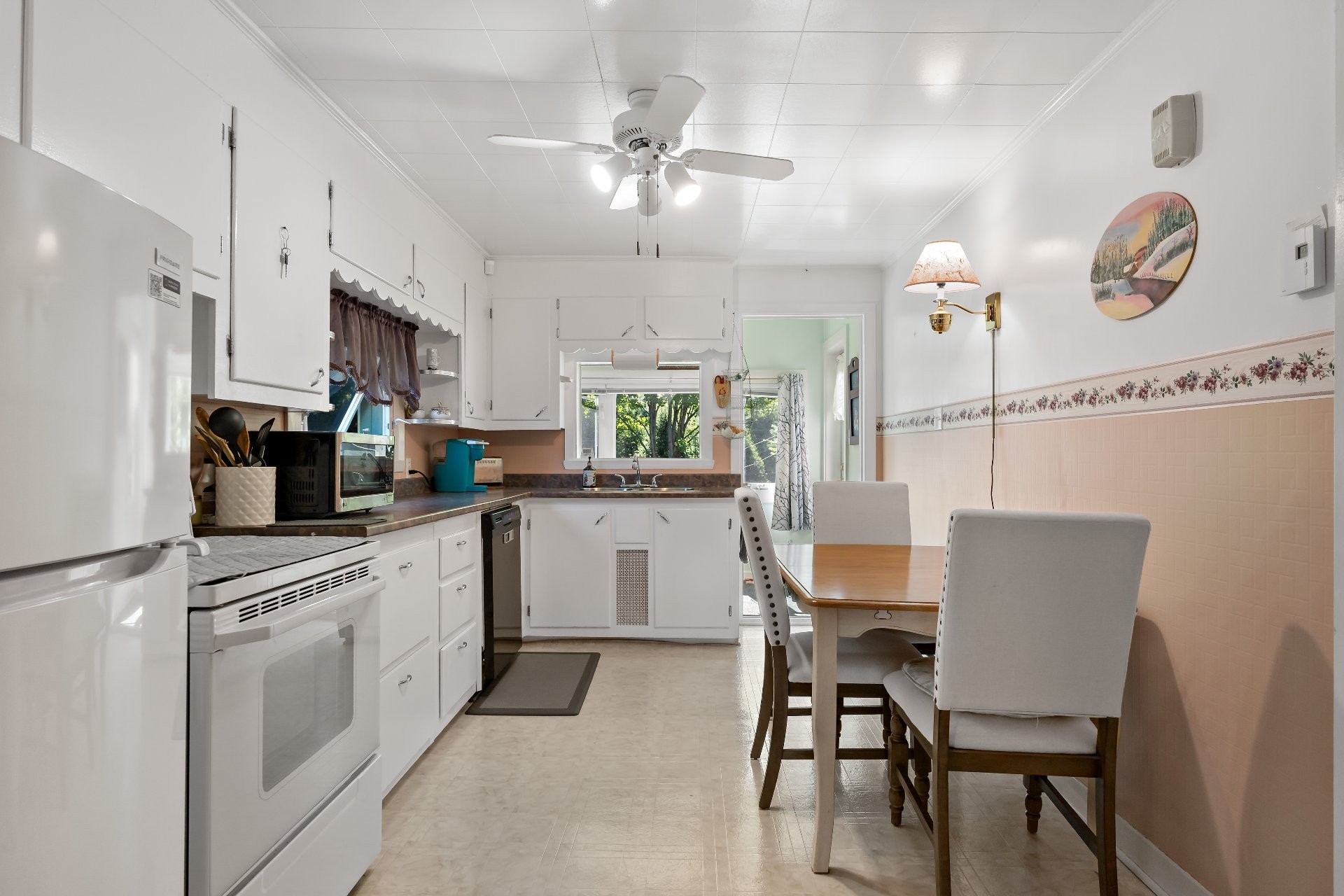 









2386


Rue St-Charles

,
Val-David,




QC
J0T2N0

