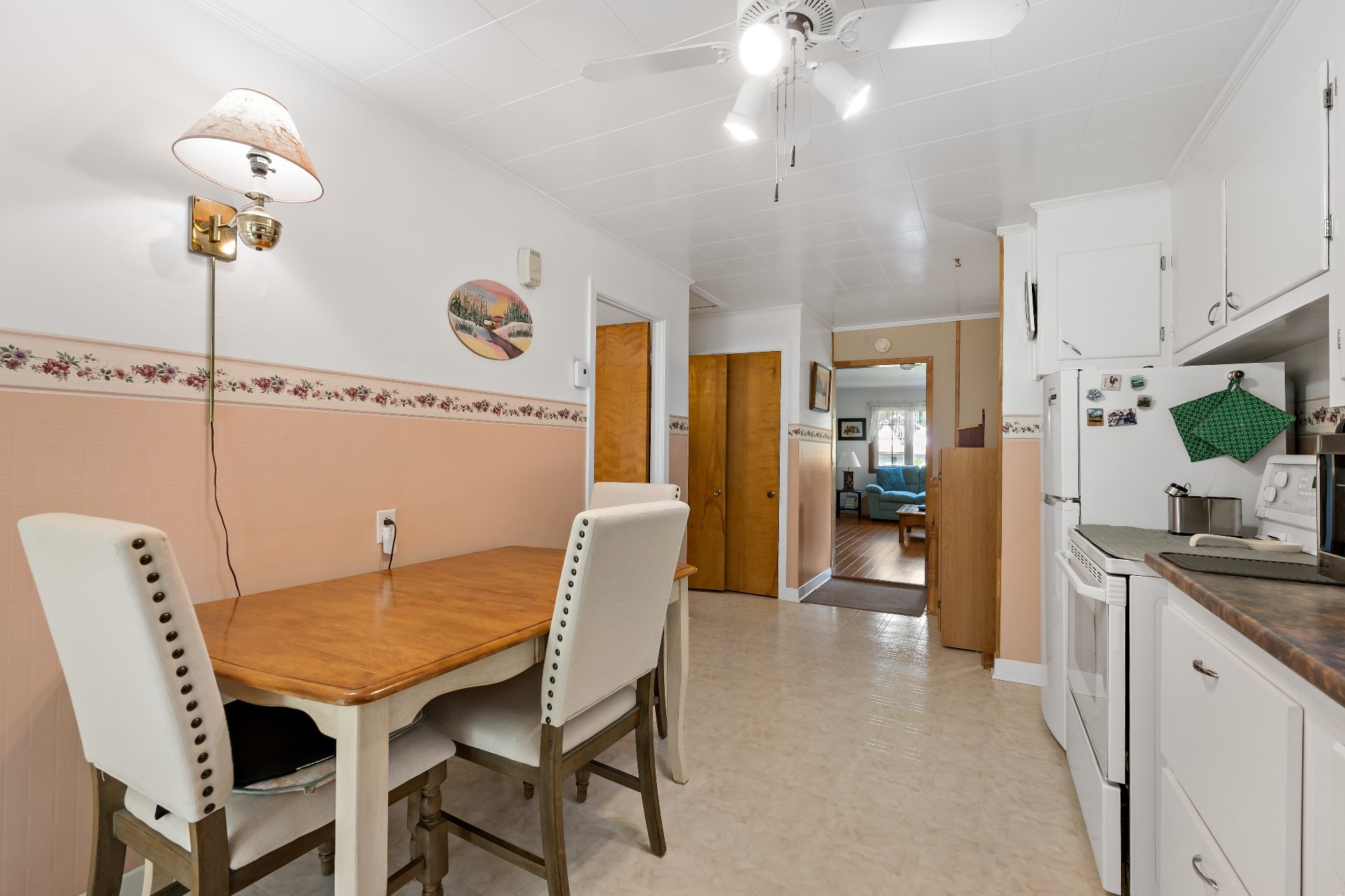 









2386


Rue St-Charles

,
Val-David,




QC
J0T2N0

