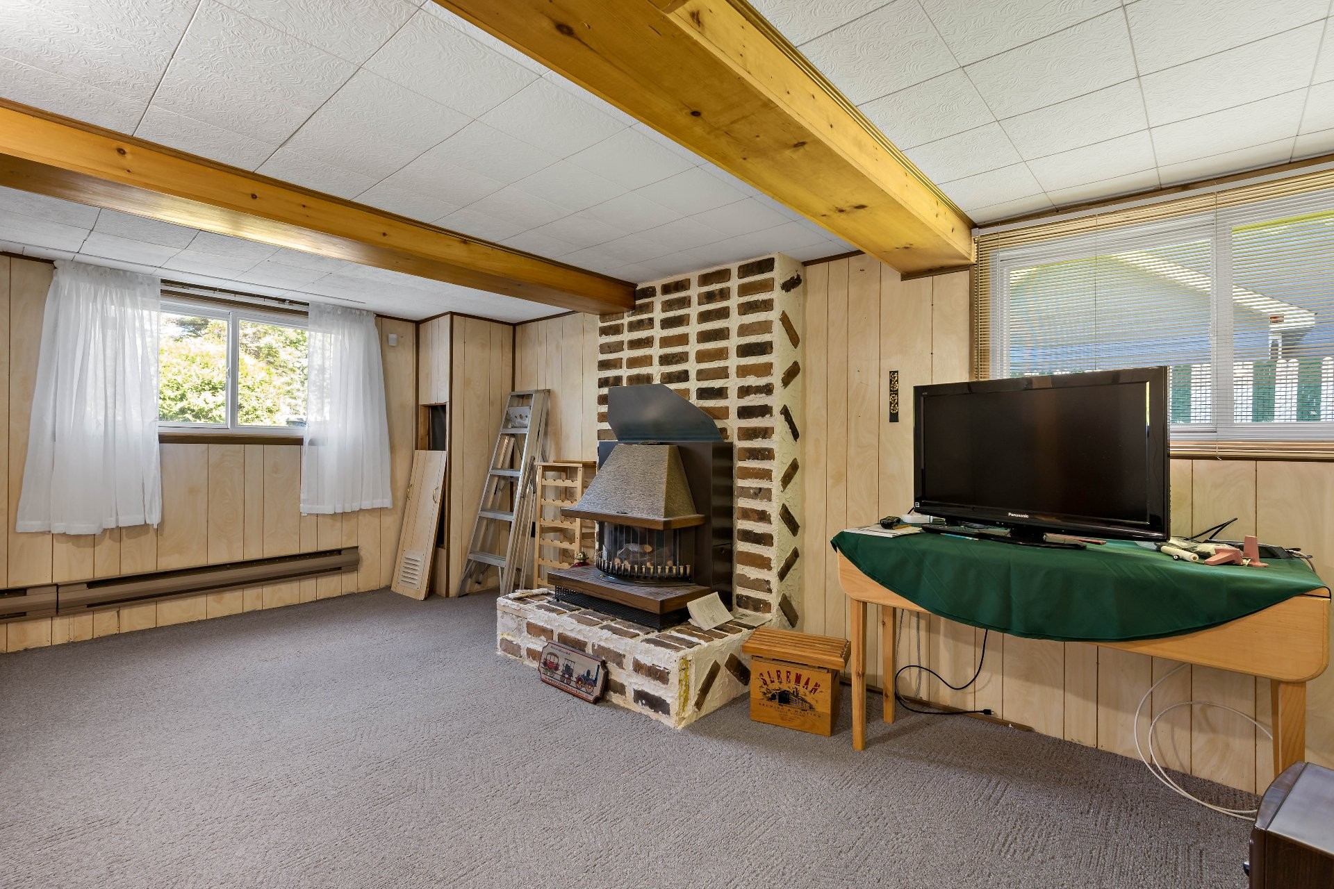 









2386


Rue St-Charles

,
Val-David,




QC
J0T2N0


