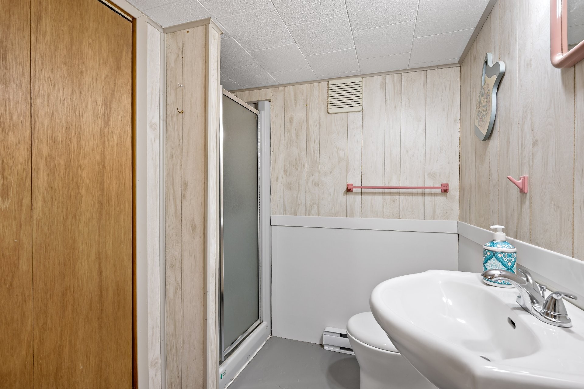 









2386


Rue St-Charles

,
Val-David,




QC
J0T2N0

