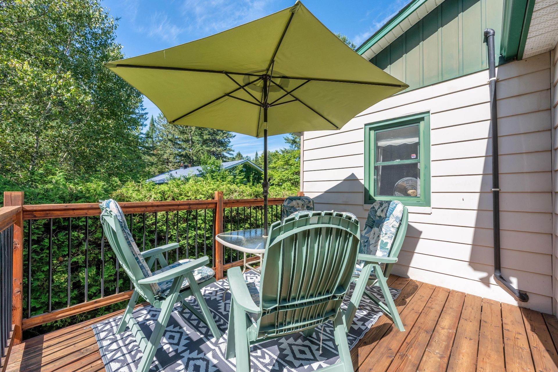 









2386


Rue St-Charles

,
Val-David,




QC
J0T2N0

