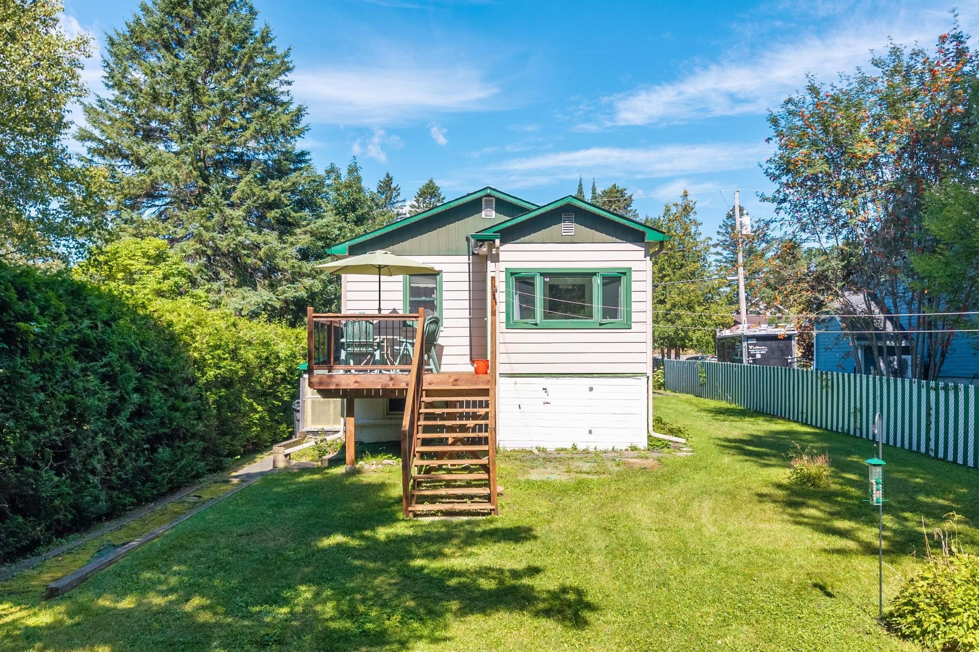 









2386


Rue St-Charles

,
Val-David,




QC
J0T2N0

