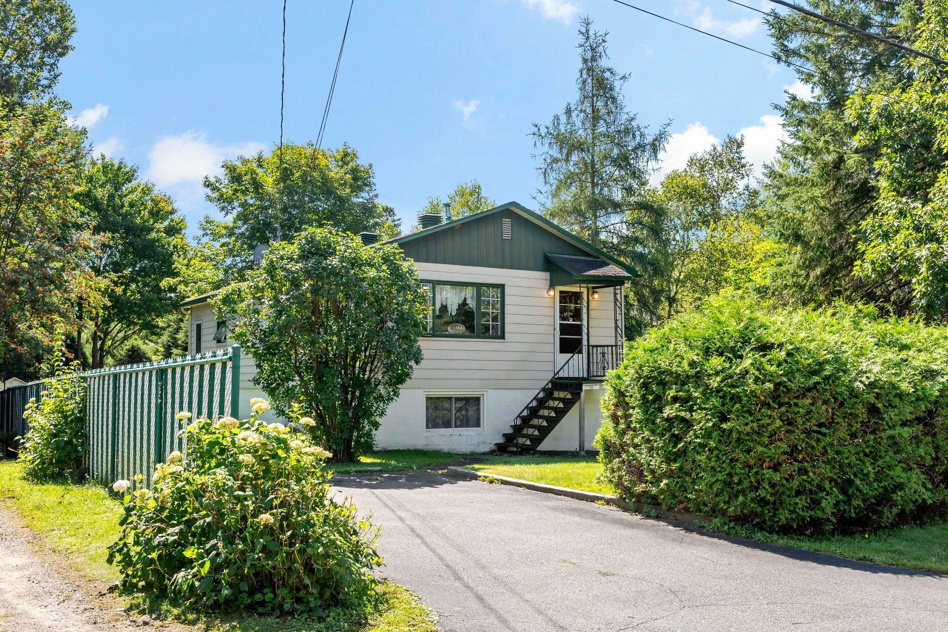 









2386


Rue St-Charles

,
Val-David,




QC
J0T2N0

