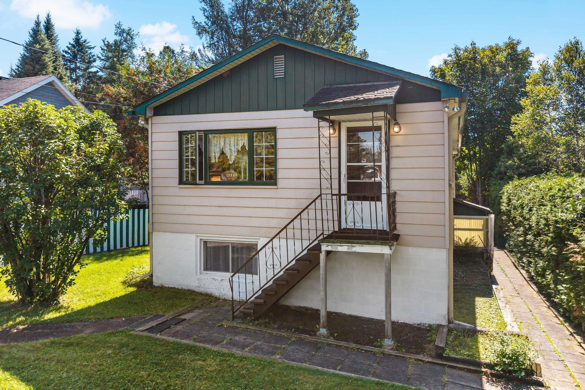 









2386


Rue St-Charles

,
Val-David,




QC
J0T2N0

