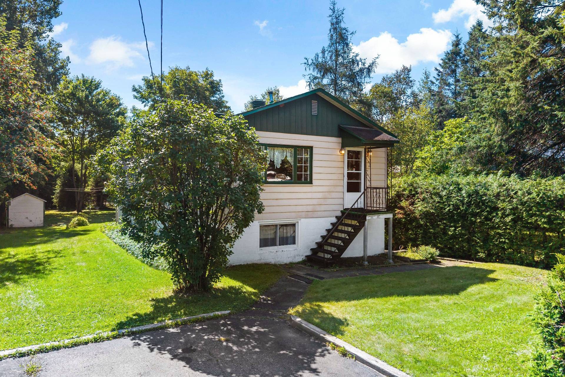 









2386


Rue St-Charles

,
Val-David,




QC
J0T2N0

