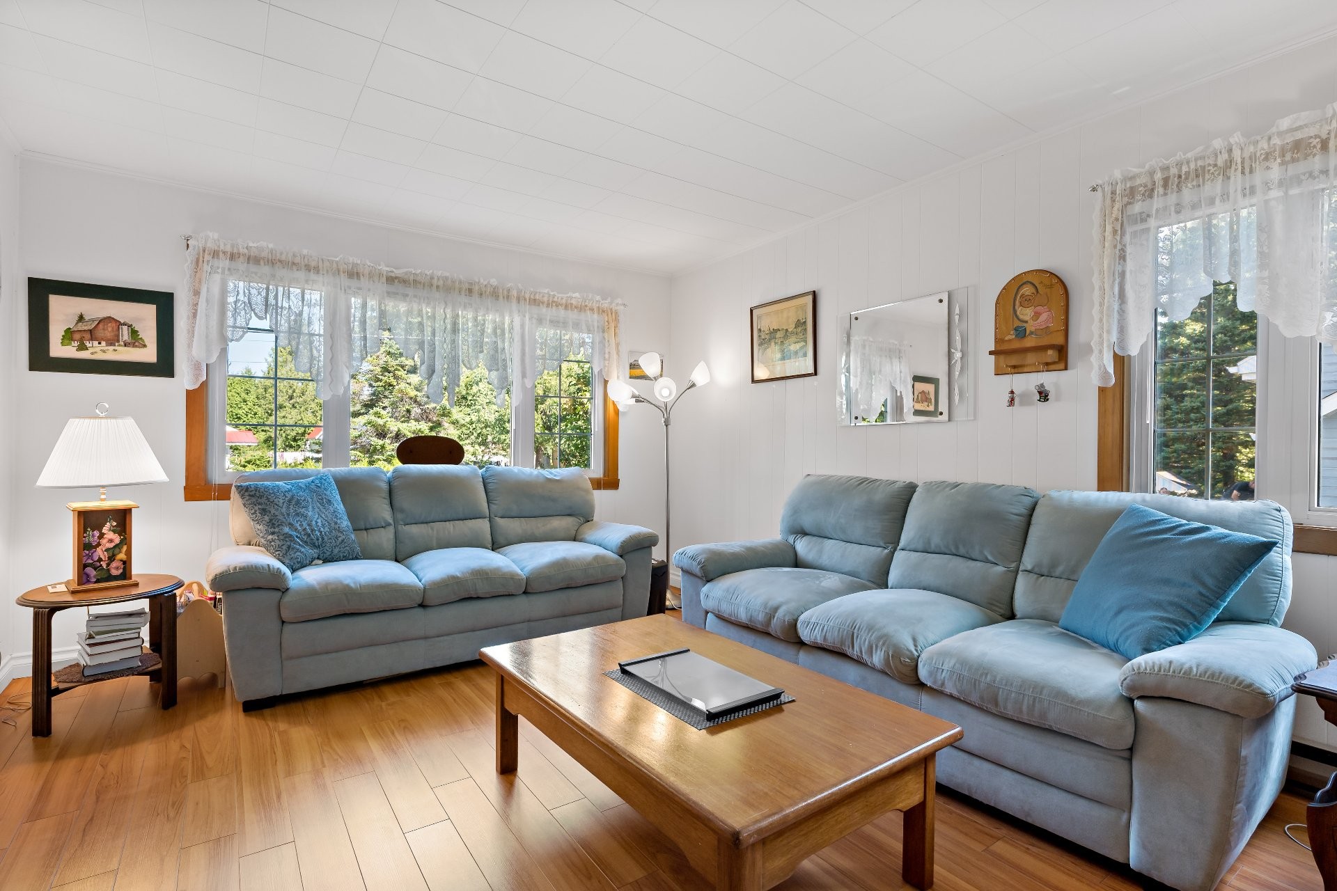 









2386


Rue St-Charles

,
Val-David,




QC
J0T2N0

