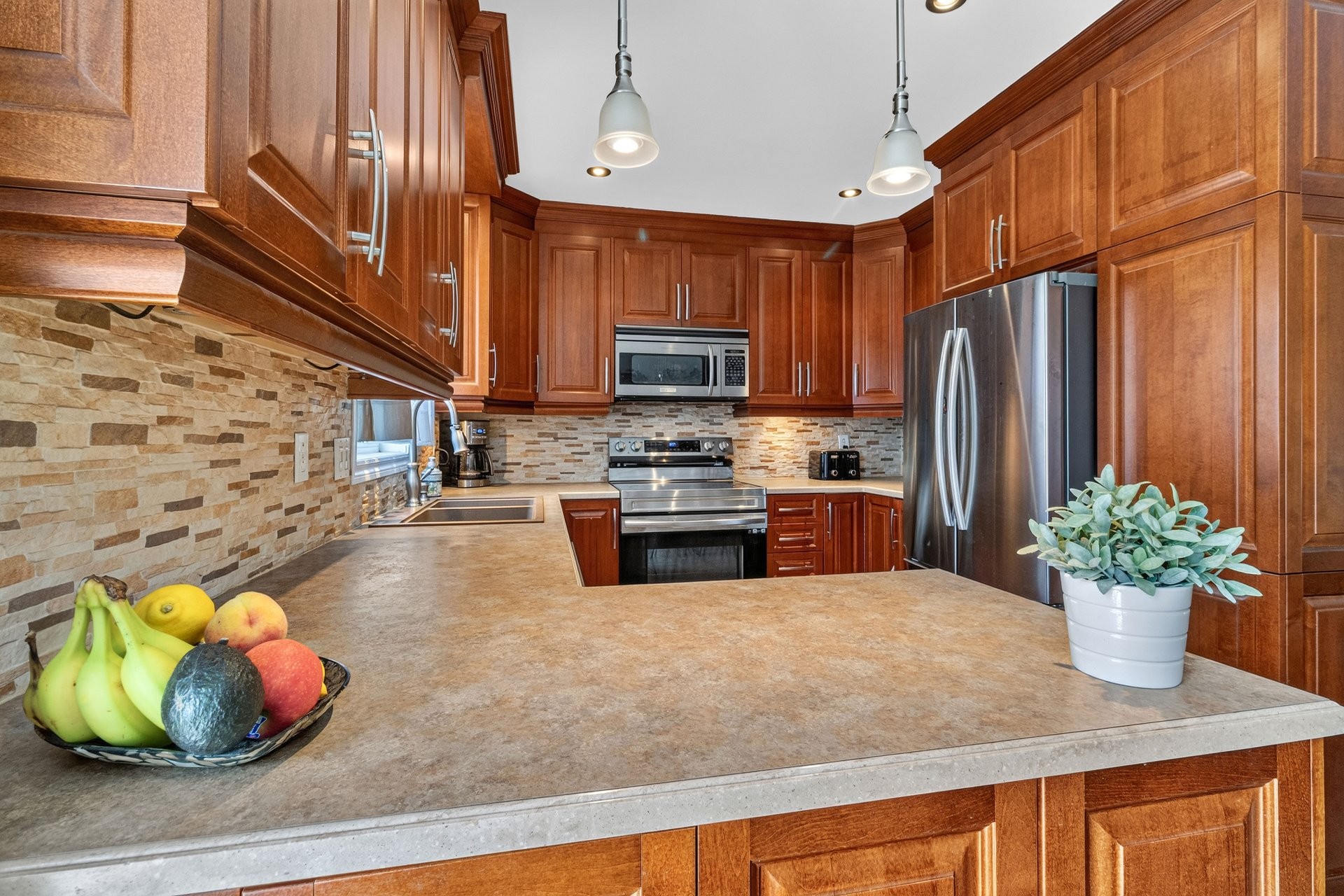 









7033


Rue Therrien

,
Longueuil (Saint-Hubert),




QC
J3Z1H3

