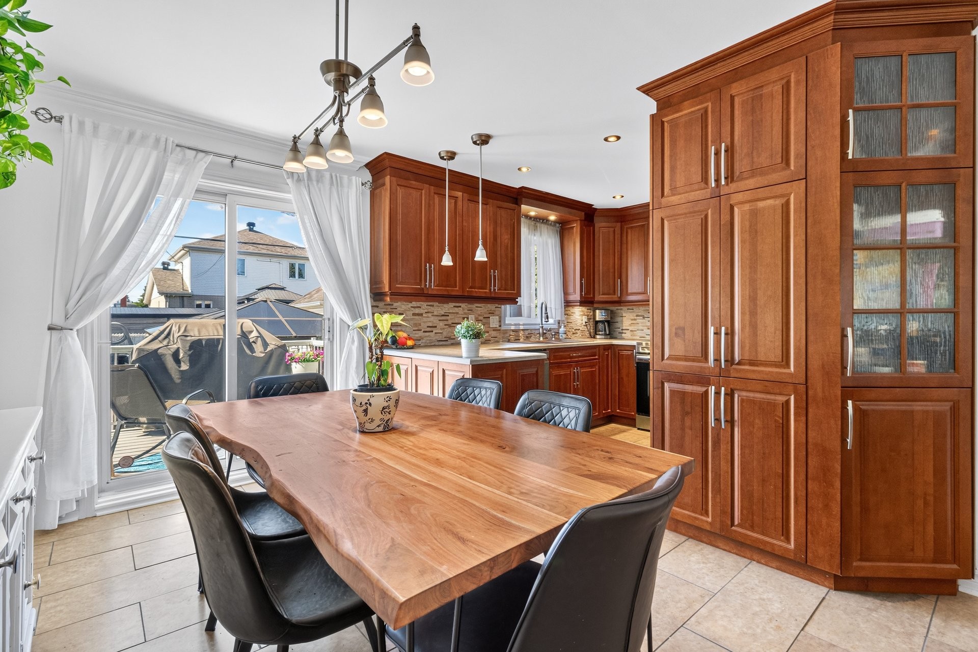 









7033


Rue Therrien

,
Longueuil (Saint-Hubert),




QC
J3Z1H3

