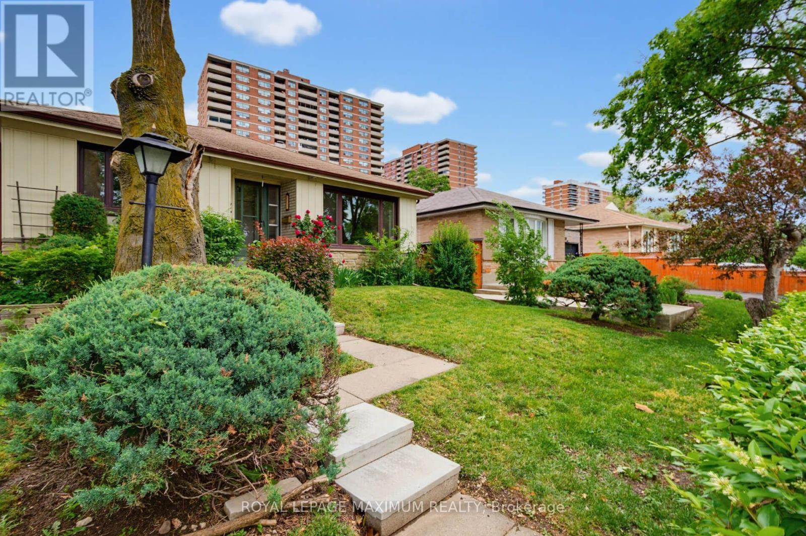












41 STRATHAVON DRIVE

,
Toronto,




Ontario
M9V2H4

