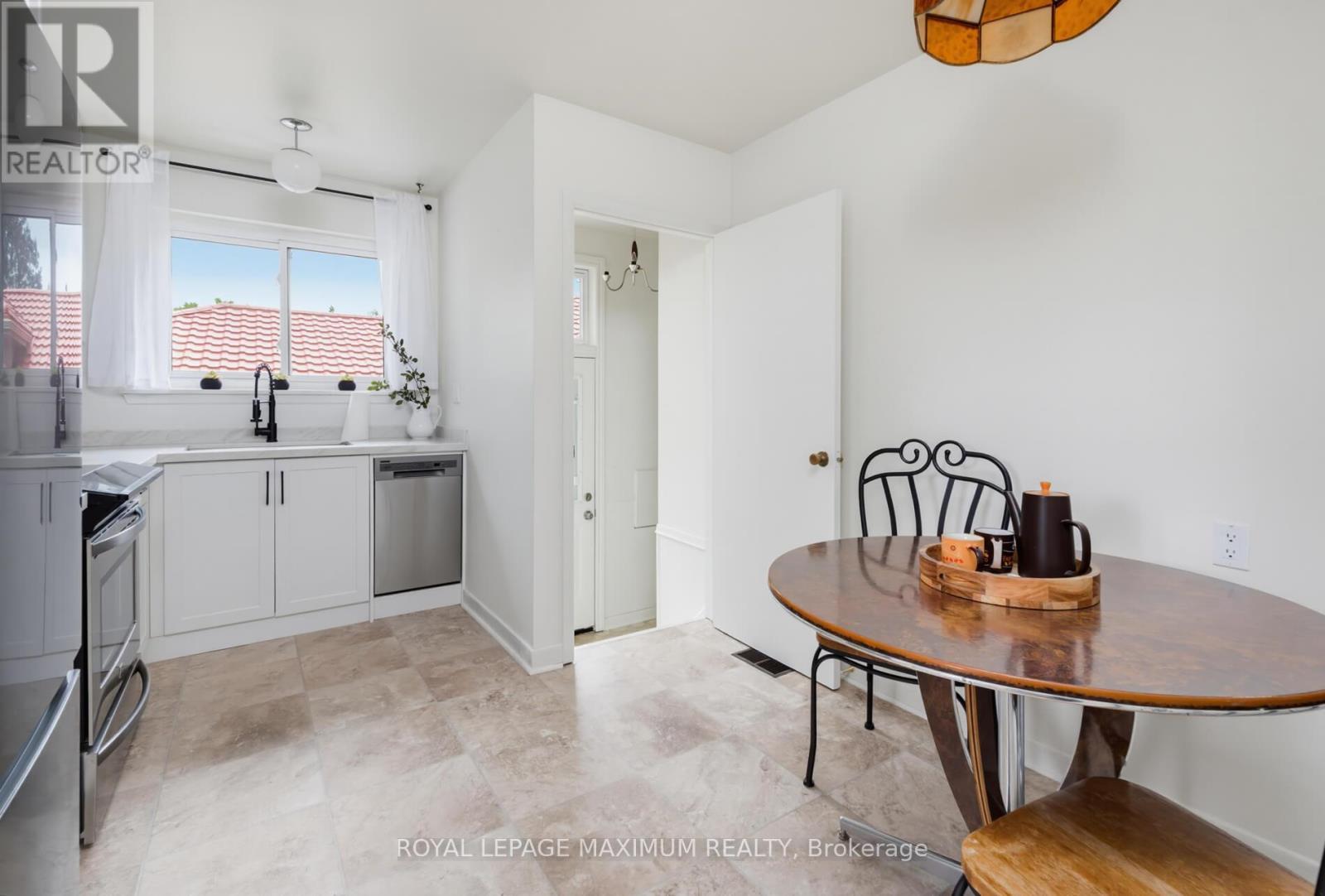 












41 STRATHAVON DRIVE

,
Toronto,




Ontario
M9V2H4

