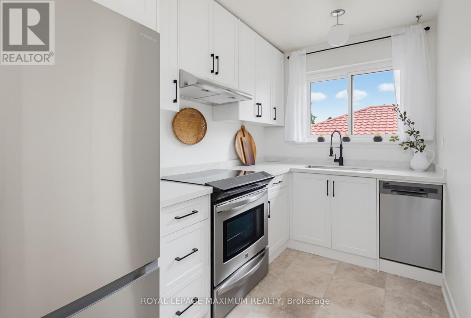 












41 STRATHAVON DRIVE

,
Toronto,




Ontario
M9V2H4

