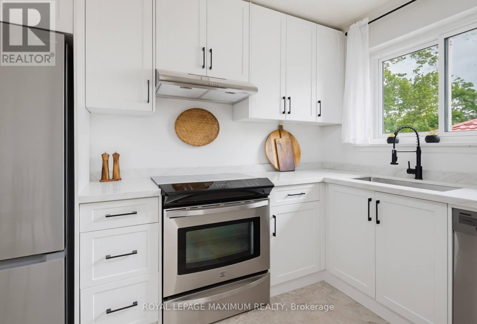 












41 STRATHAVON DRIVE

,
Toronto,




Ontario
M9V2H4

