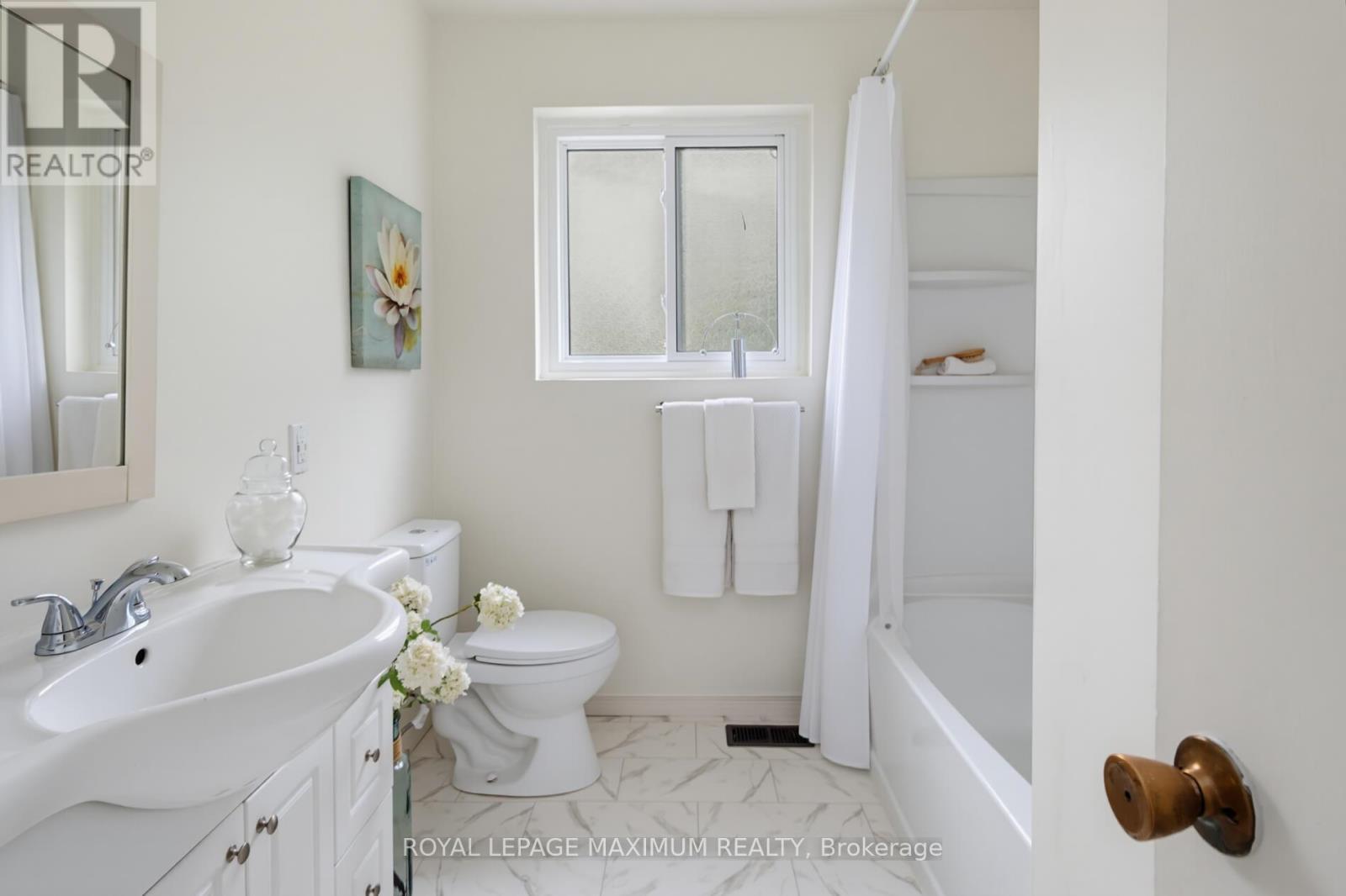 












41 STRATHAVON DRIVE

,
Toronto,




Ontario
M9V2H4

