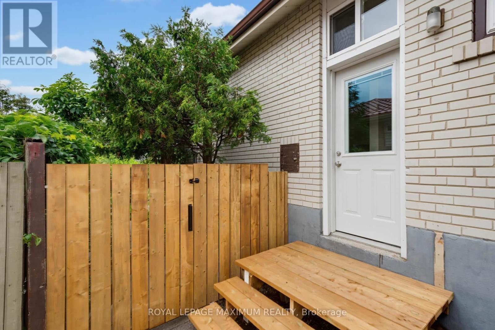 












41 STRATHAVON DRIVE

,
Toronto,




Ontario
M9V2H4

