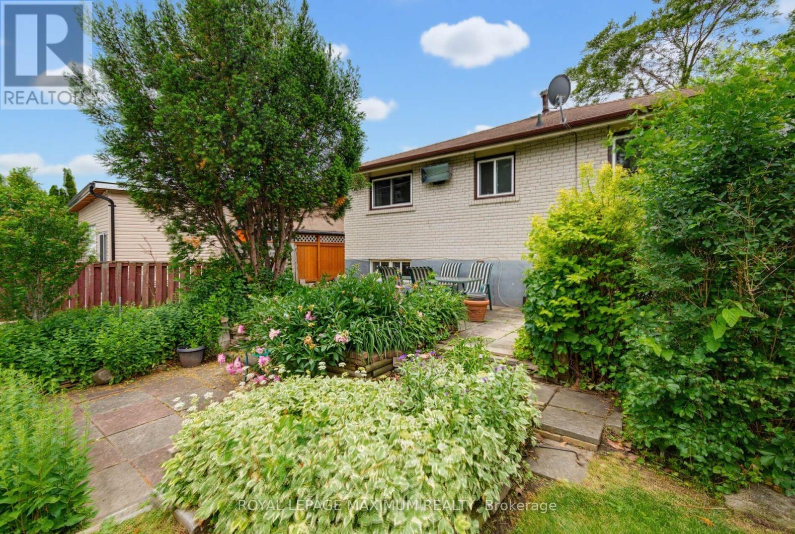 












41 STRATHAVON DRIVE

,
Toronto,




Ontario
M9V2H4

