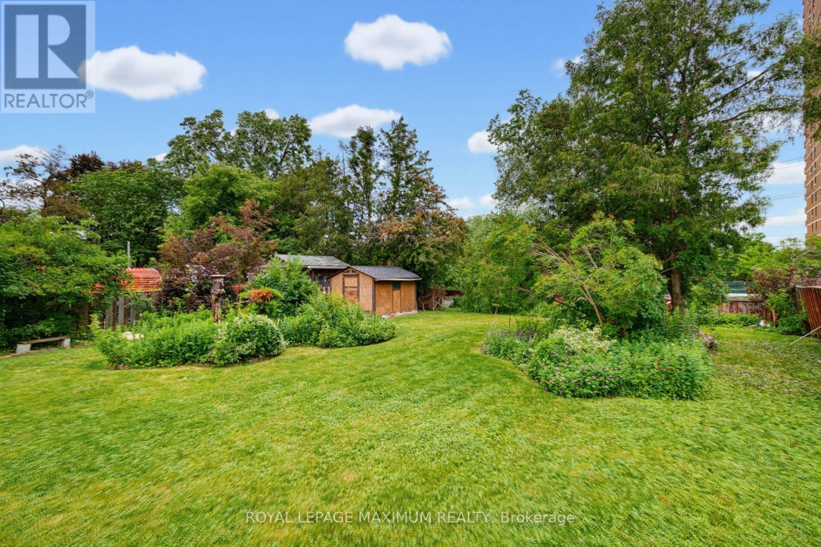 












41 STRATHAVON DRIVE

,
Toronto,




Ontario
M9V2H4

