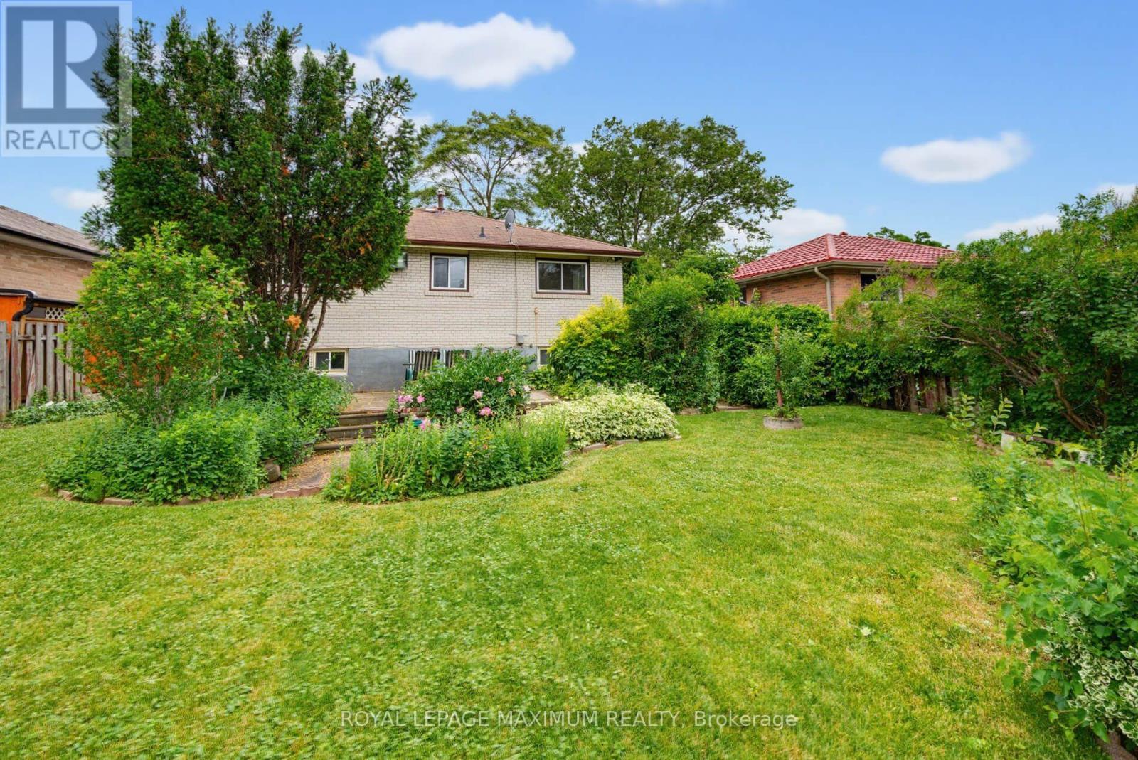 












41 STRATHAVON DRIVE

,
Toronto,




Ontario
M9V2H4

