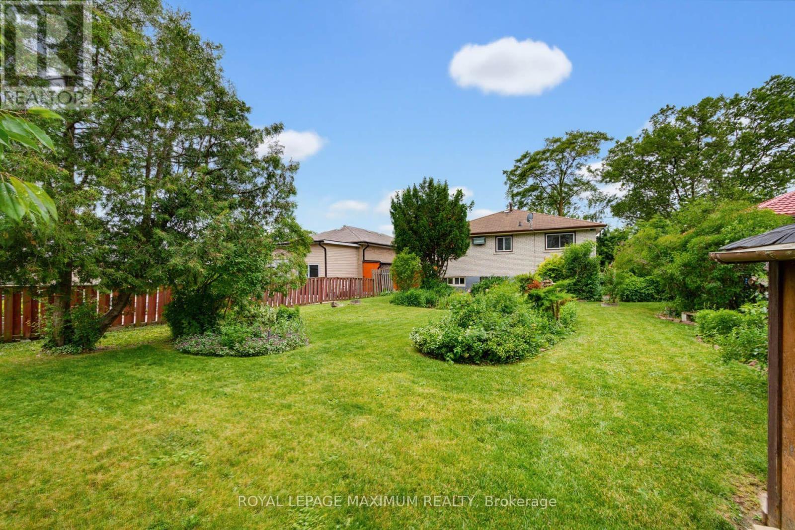 












41 STRATHAVON DRIVE

,
Toronto,




Ontario
M9V2H4

