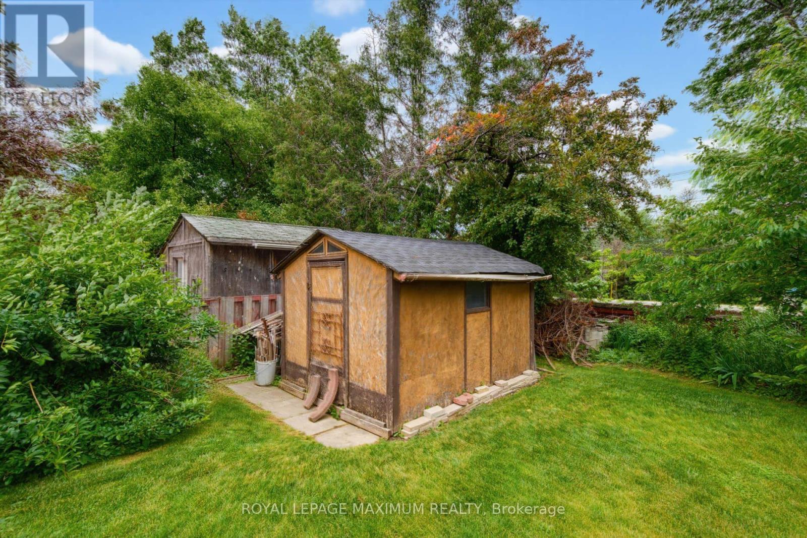












41 STRATHAVON DRIVE

,
Toronto,




Ontario
M9V2H4

