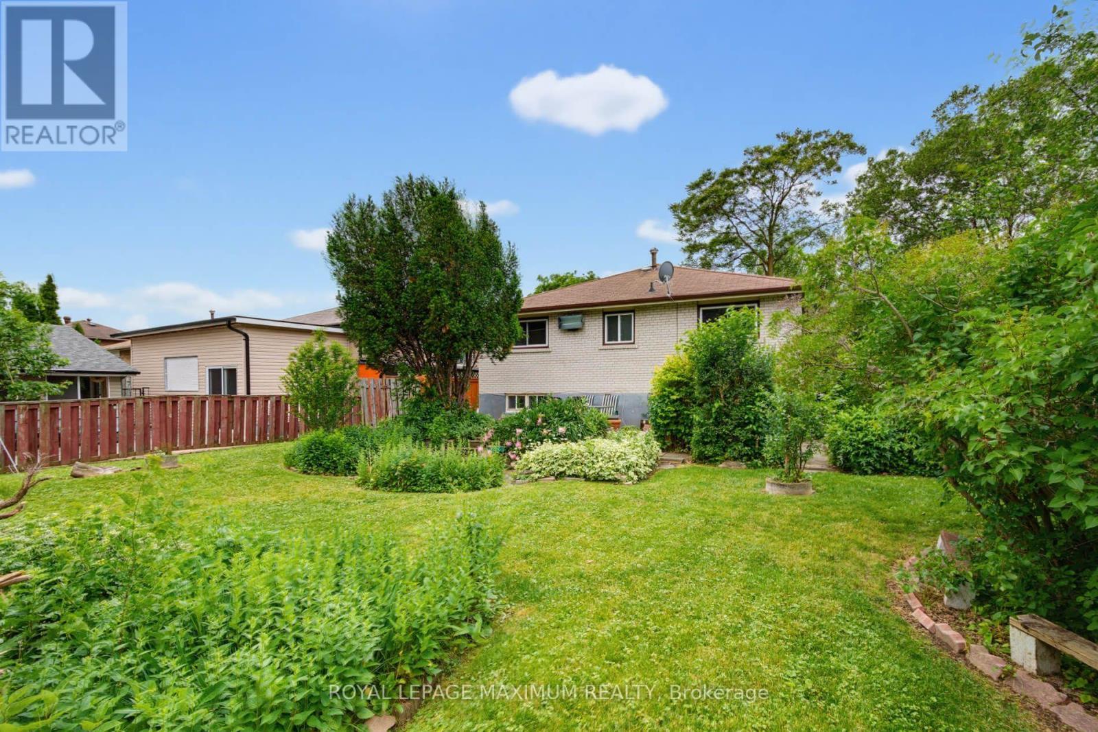 












41 STRATHAVON DRIVE

,
Toronto,




Ontario
M9V2H4

