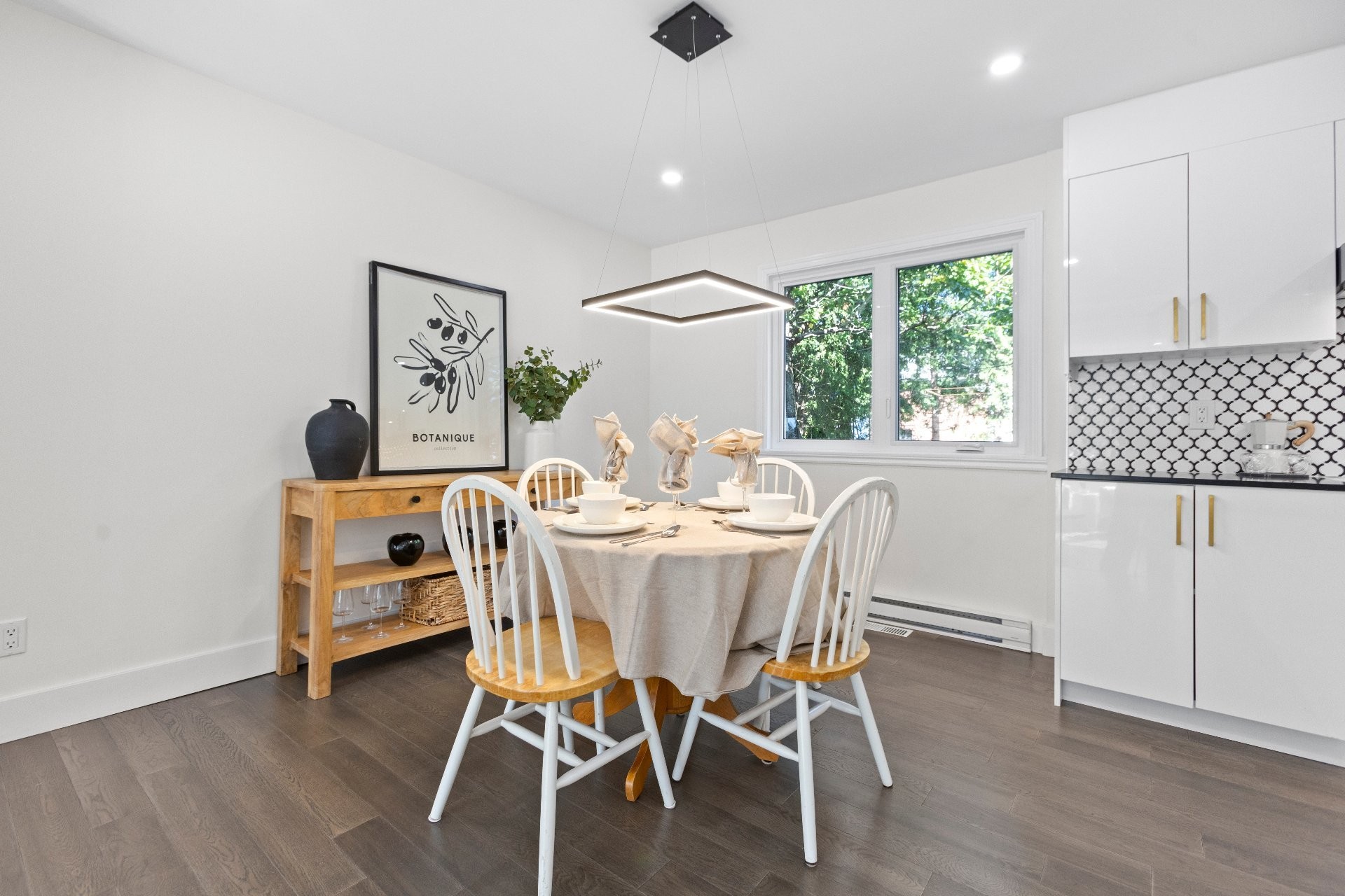 









13291


Rue de Bristol

,
Montréal (Pierrefonds-Roxboro),




QC
H9A2W3

