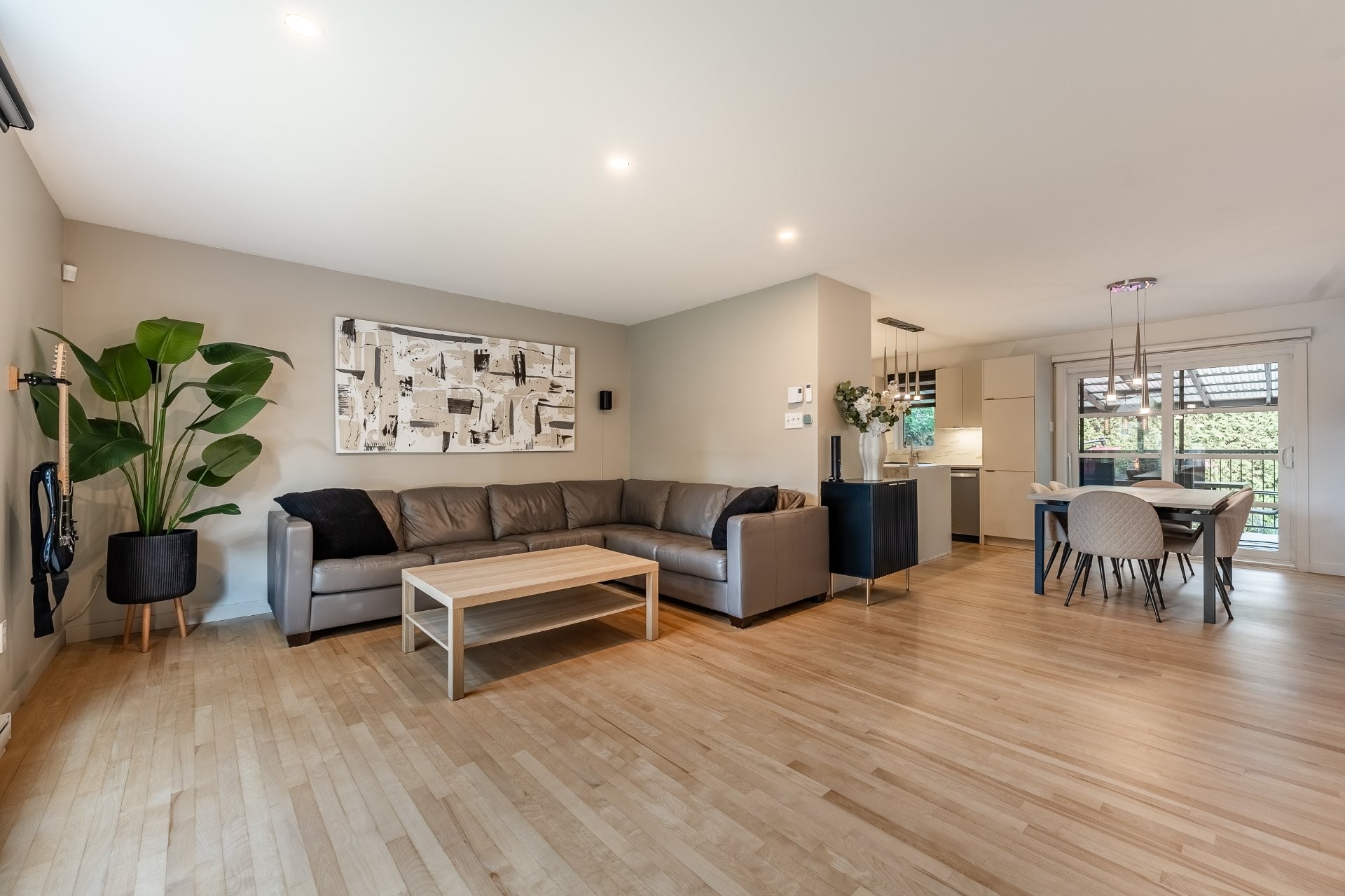 









1259


Boul. N.-P.-Lapierre

,
Sainte-Julie,




QC
J3E1W4

