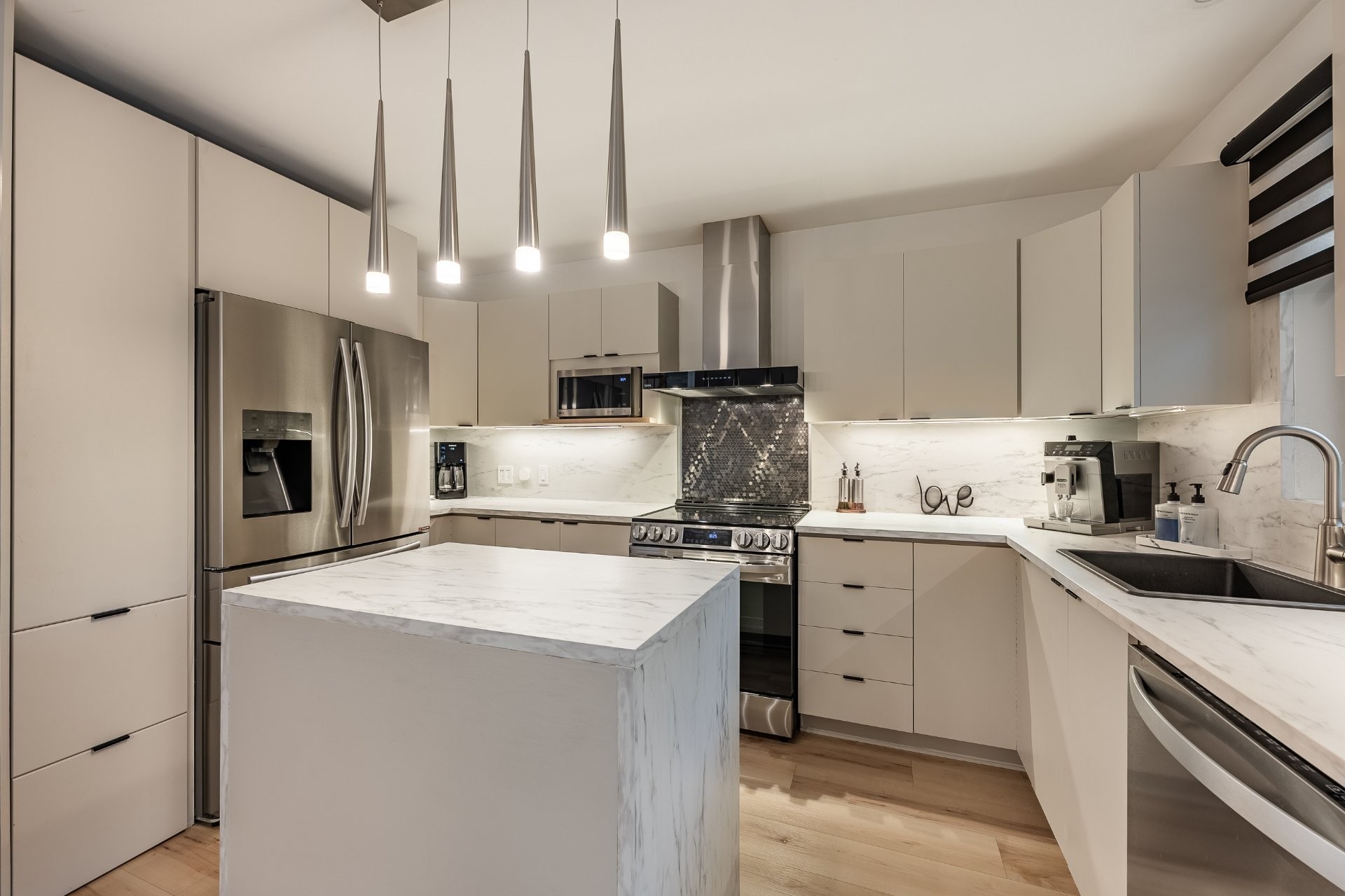 









1259


Boul. N.-P.-Lapierre

,
Sainte-Julie,




QC
J3E1W4


