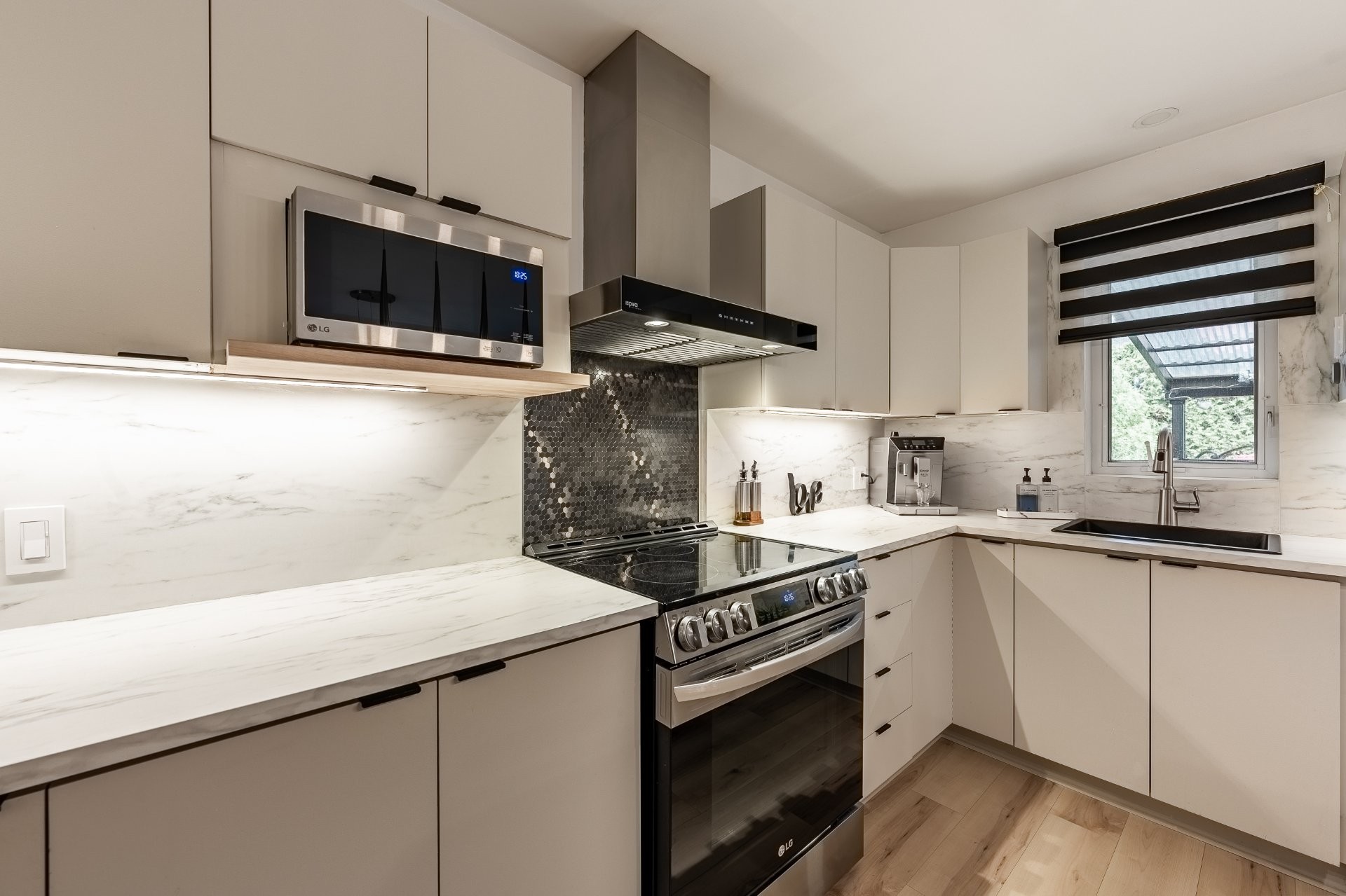 









1259


Boul. N.-P.-Lapierre

,
Sainte-Julie,




QC
J3E1W4

