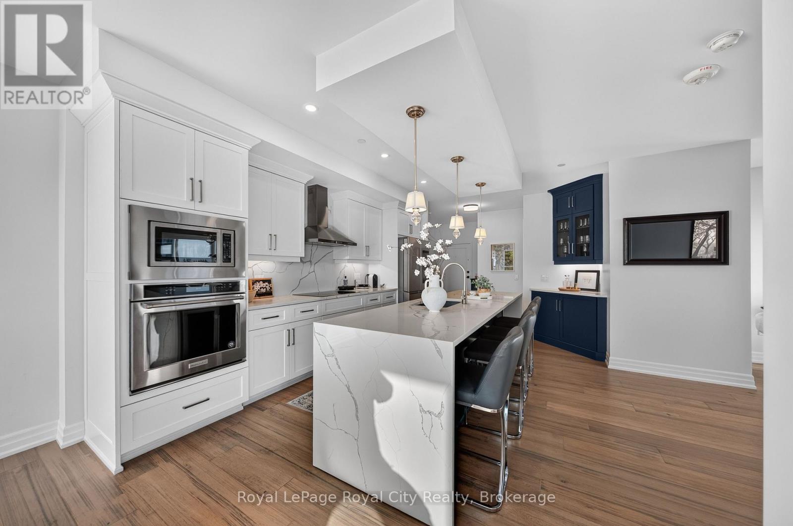 












305 - 1880 GORDON STREET

,
Guelph (Pineridge/Westminster Woods),




Ontario
N1L0P5

