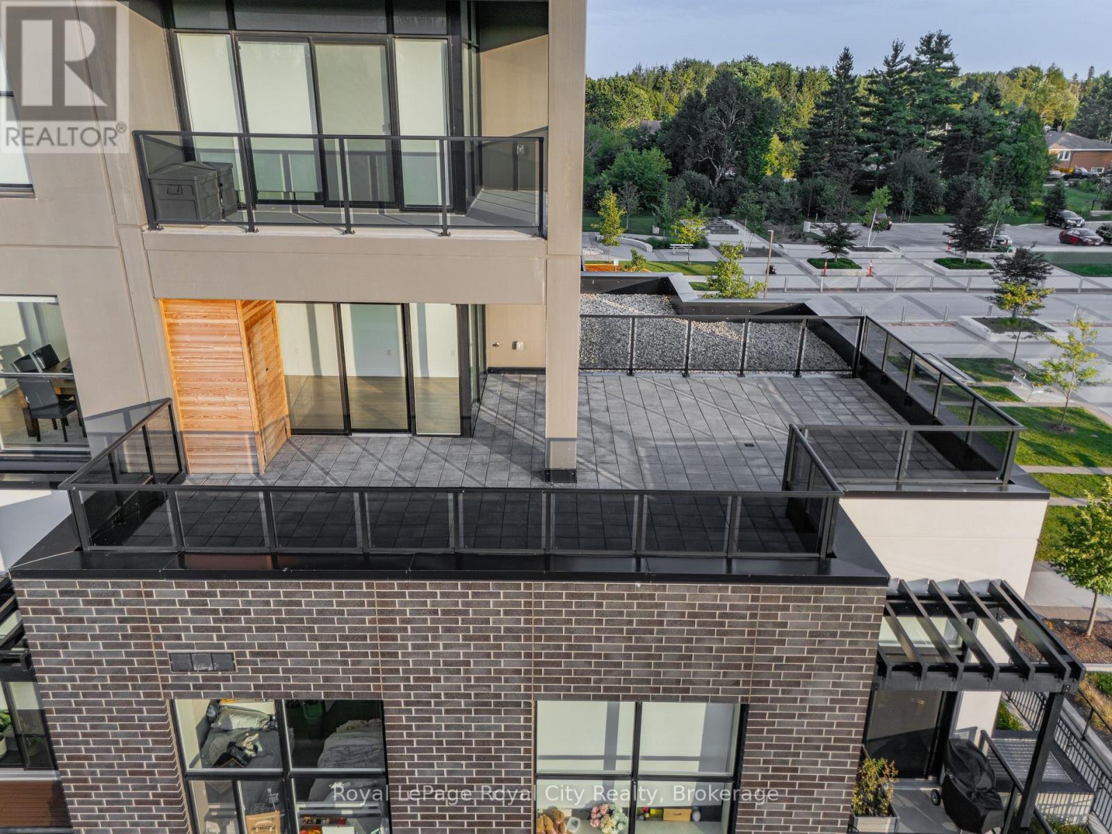 












305 - 1880 GORDON STREET

,
Guelph (Pineridge/Westminster Woods),




Ontario
N1L0P5

