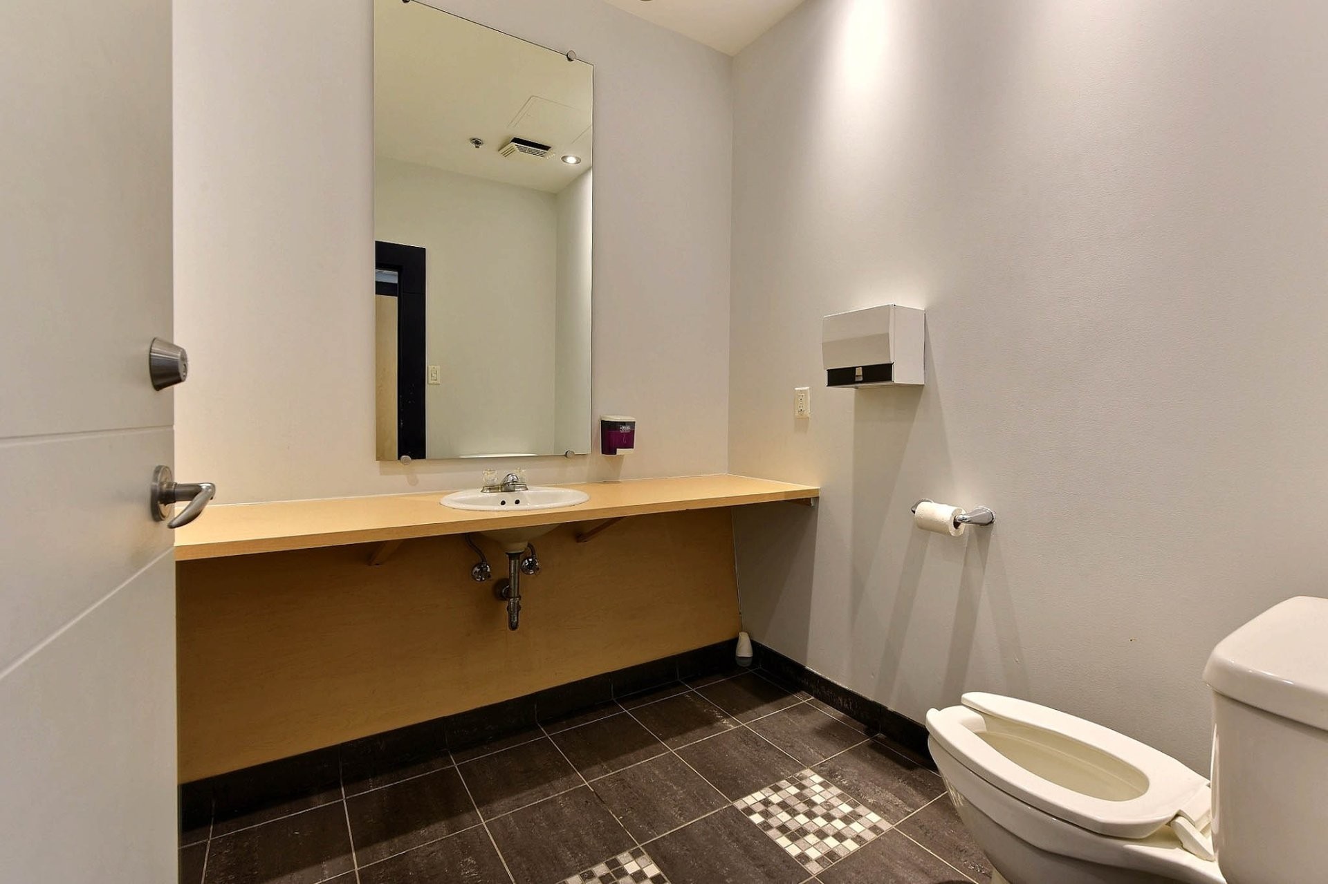 









1449


Rue St-Alexandre

, 1111,
Montréal (Ville-Marie),




QC
H3A2G6

