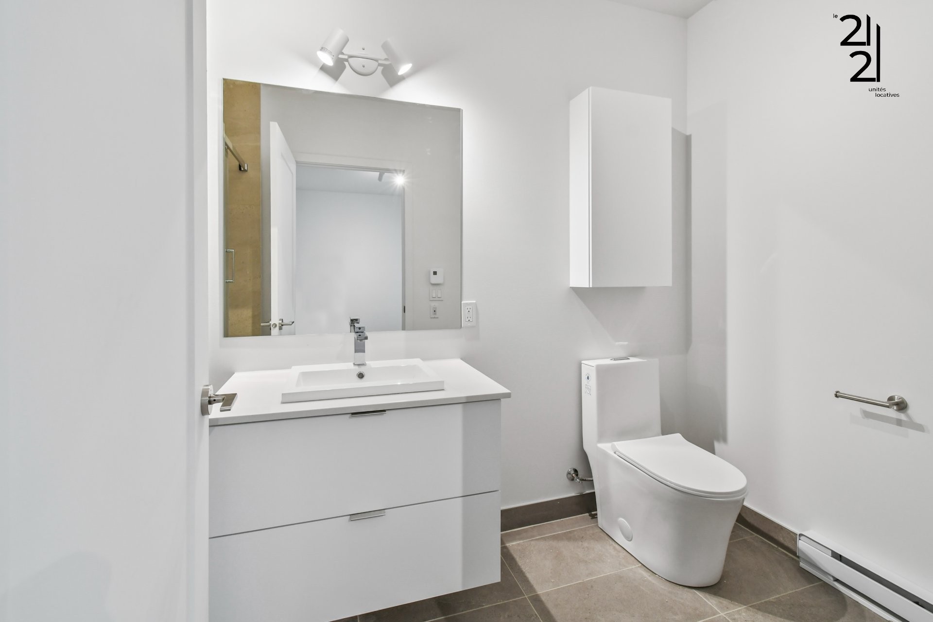 









2121


Av. Papineau

, 208,
Montréal (Ville-Marie),




QC
H2K0E6

